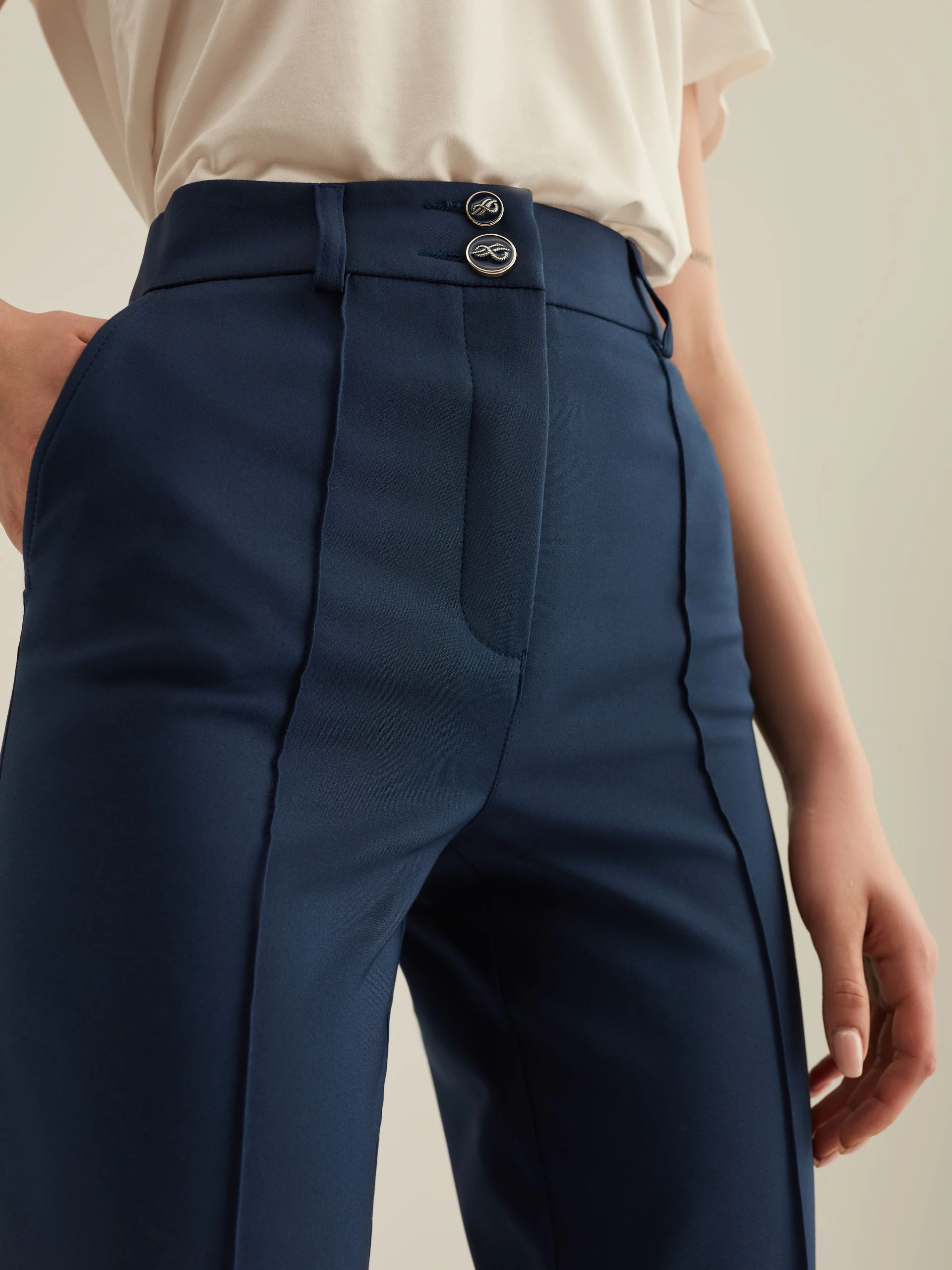 NAVY CREASED PANTS