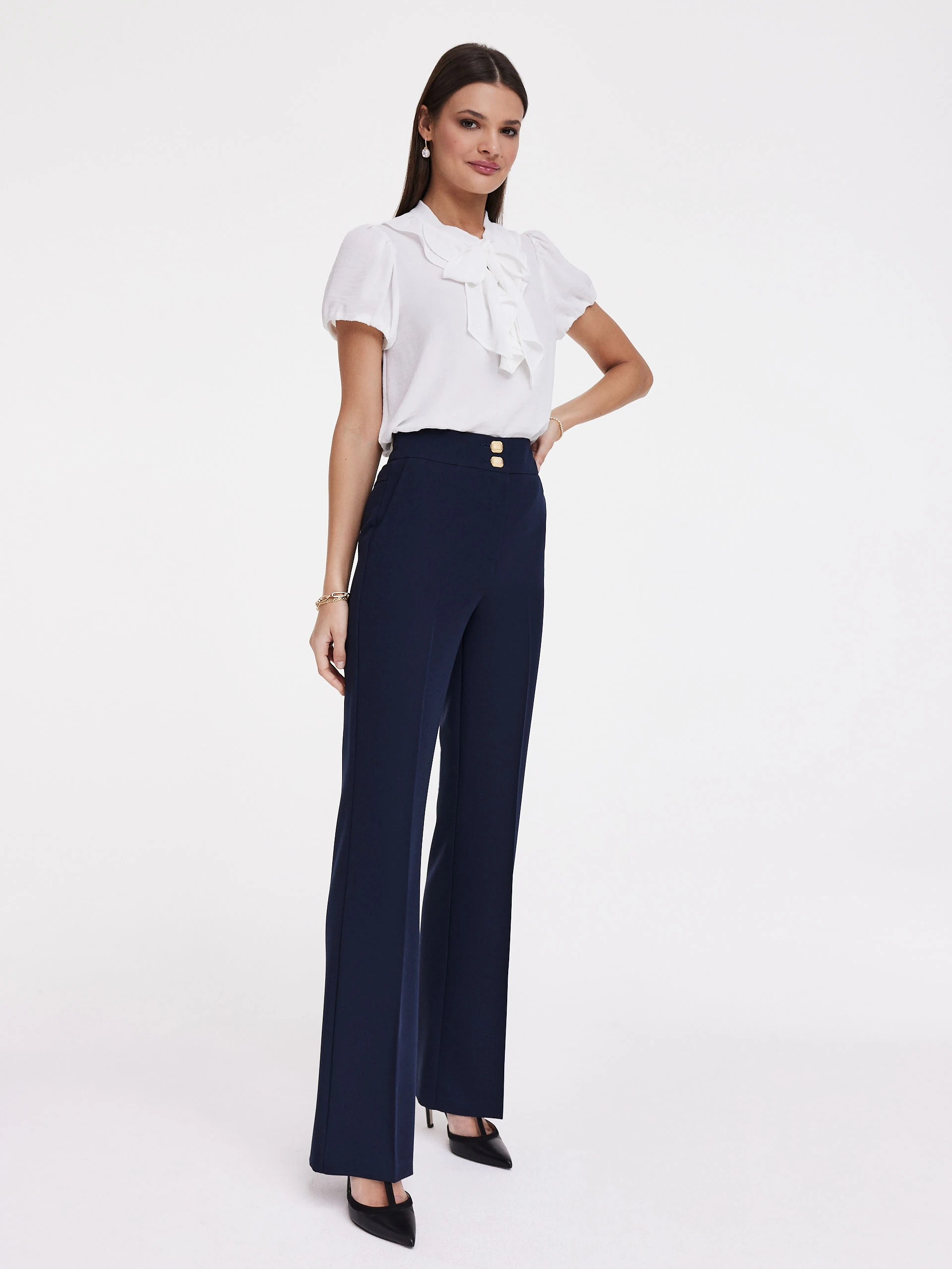 White shirt with bow and short sleeves