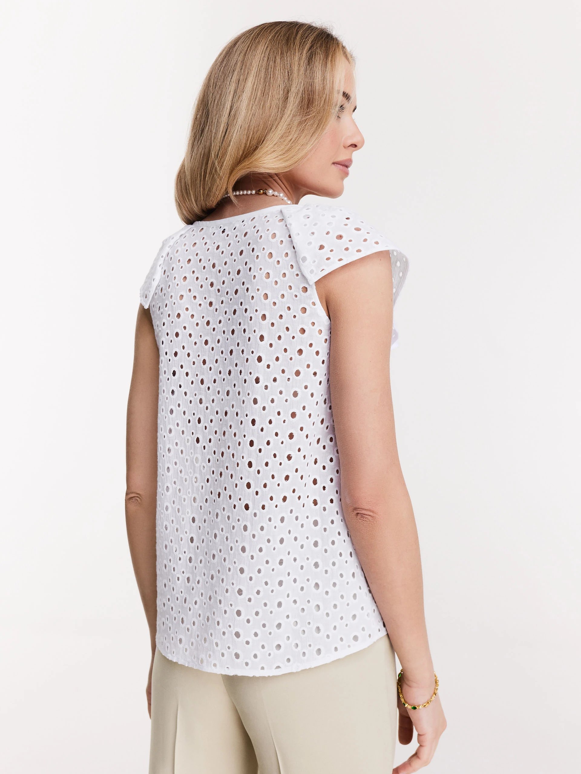 White blouse with V neckline