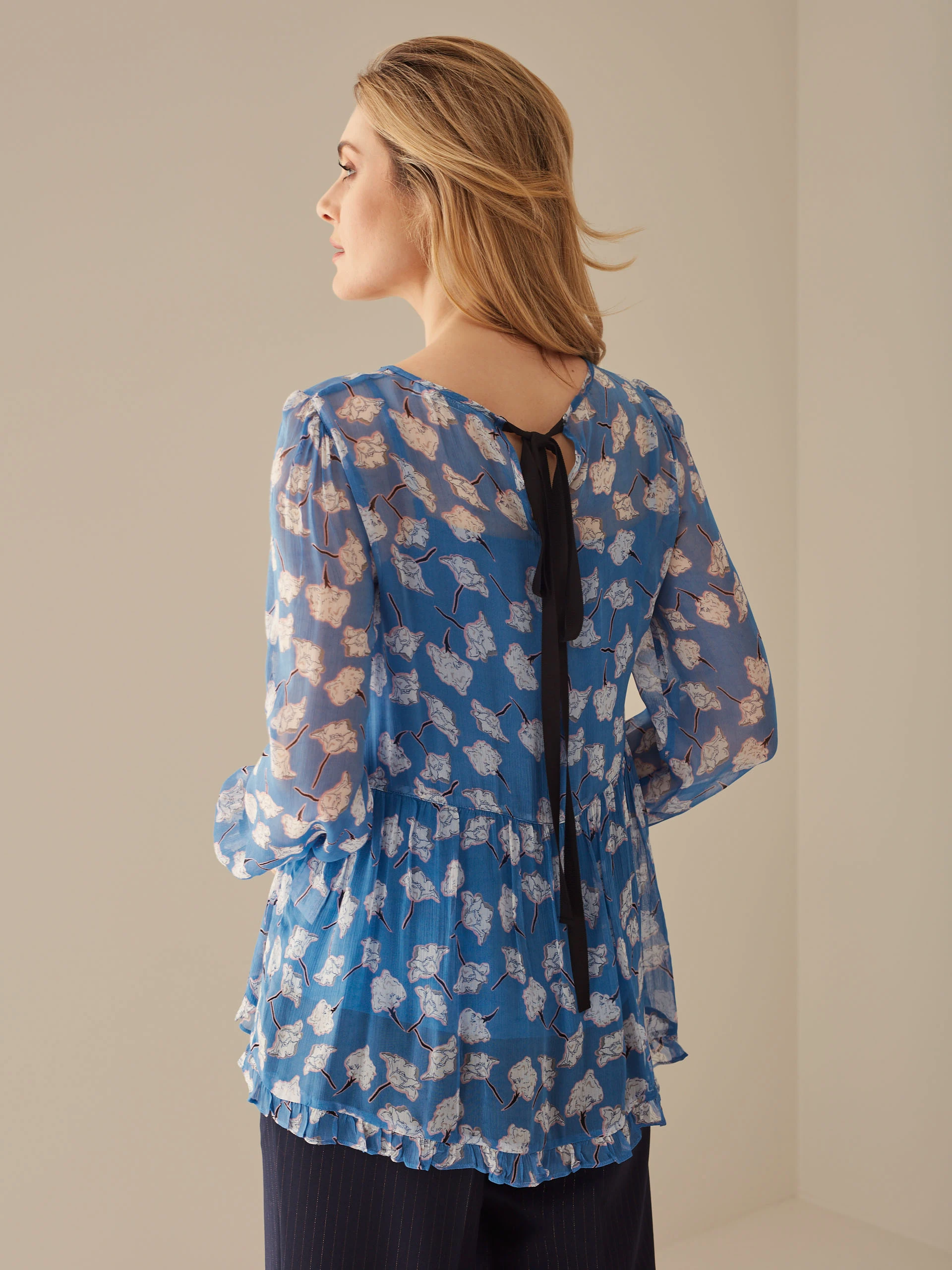 ETHEREAL BLOUSE WITH BOW AT THE BACK