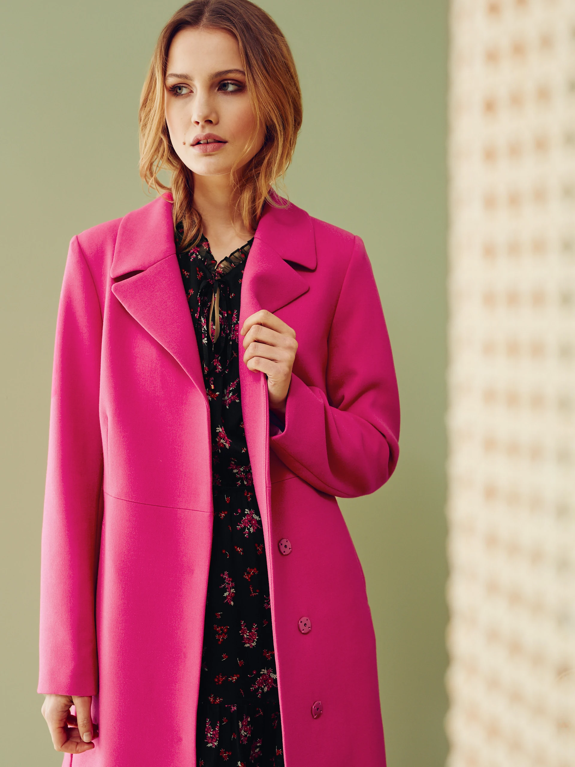 COAT WITH BINDING AT WAIST