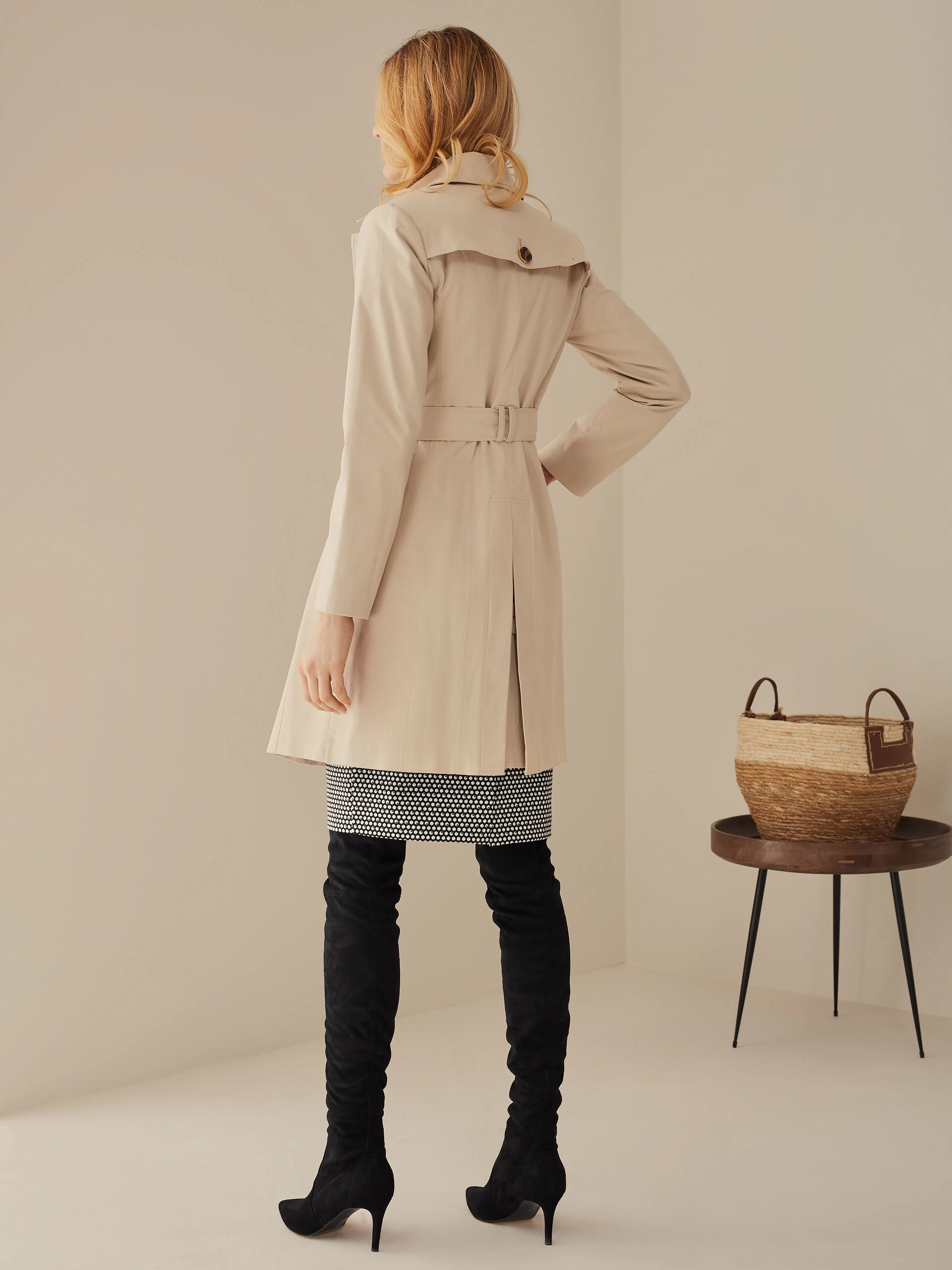 BEIGE TRENCH