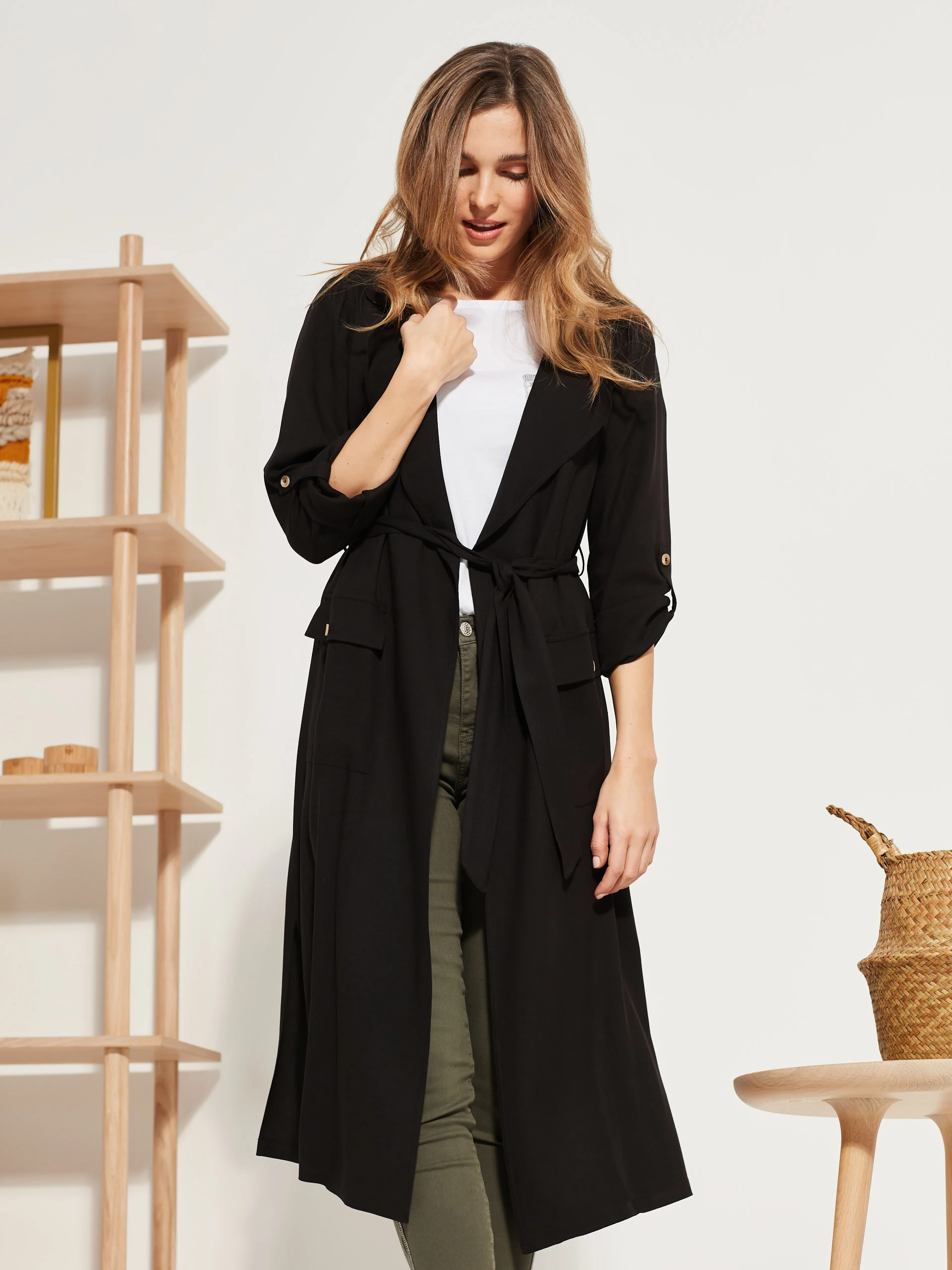 LIGHTWEIGHT COAT WITH TIE