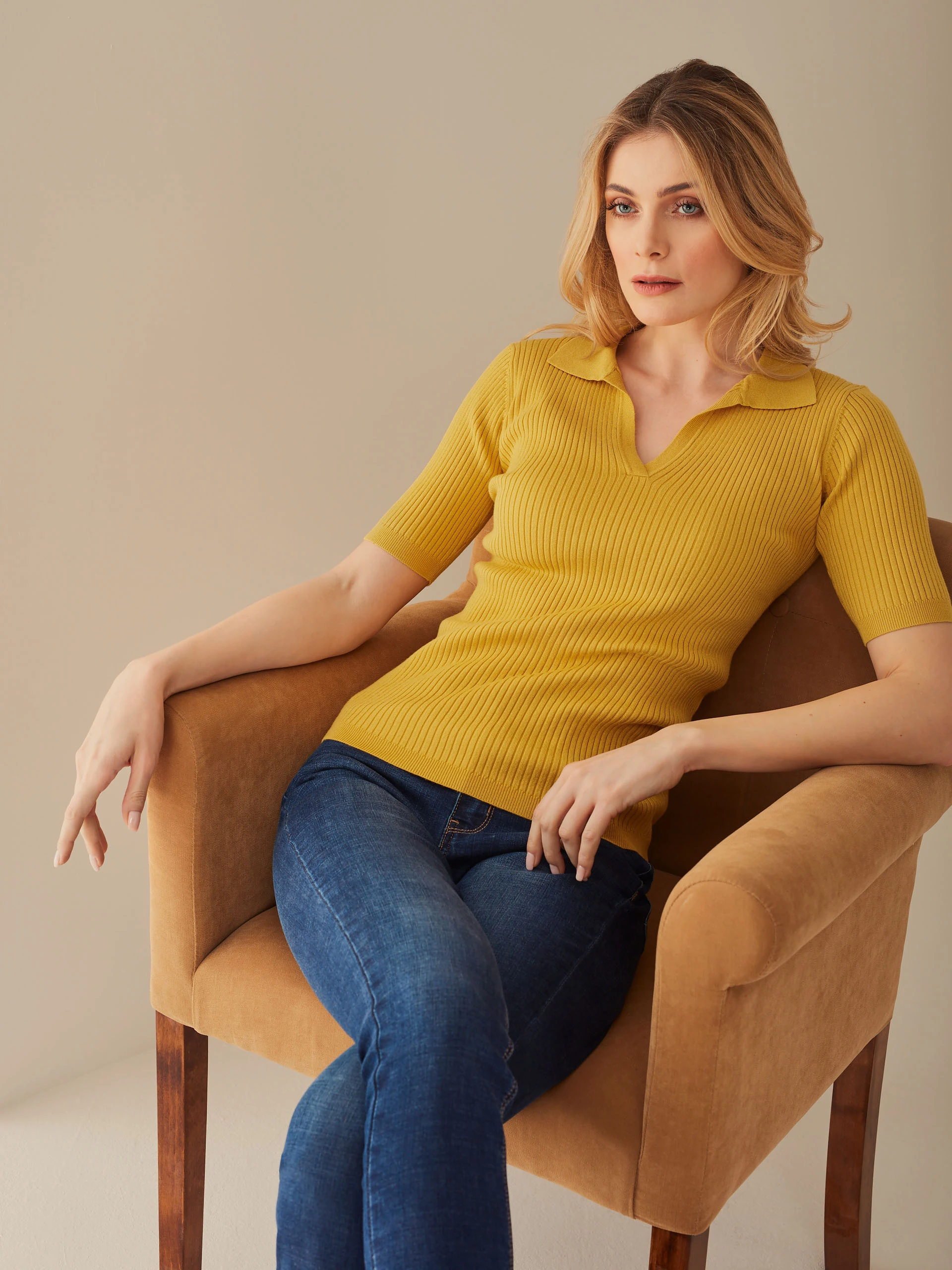 FITTED KNIT RIBBED SWEATER