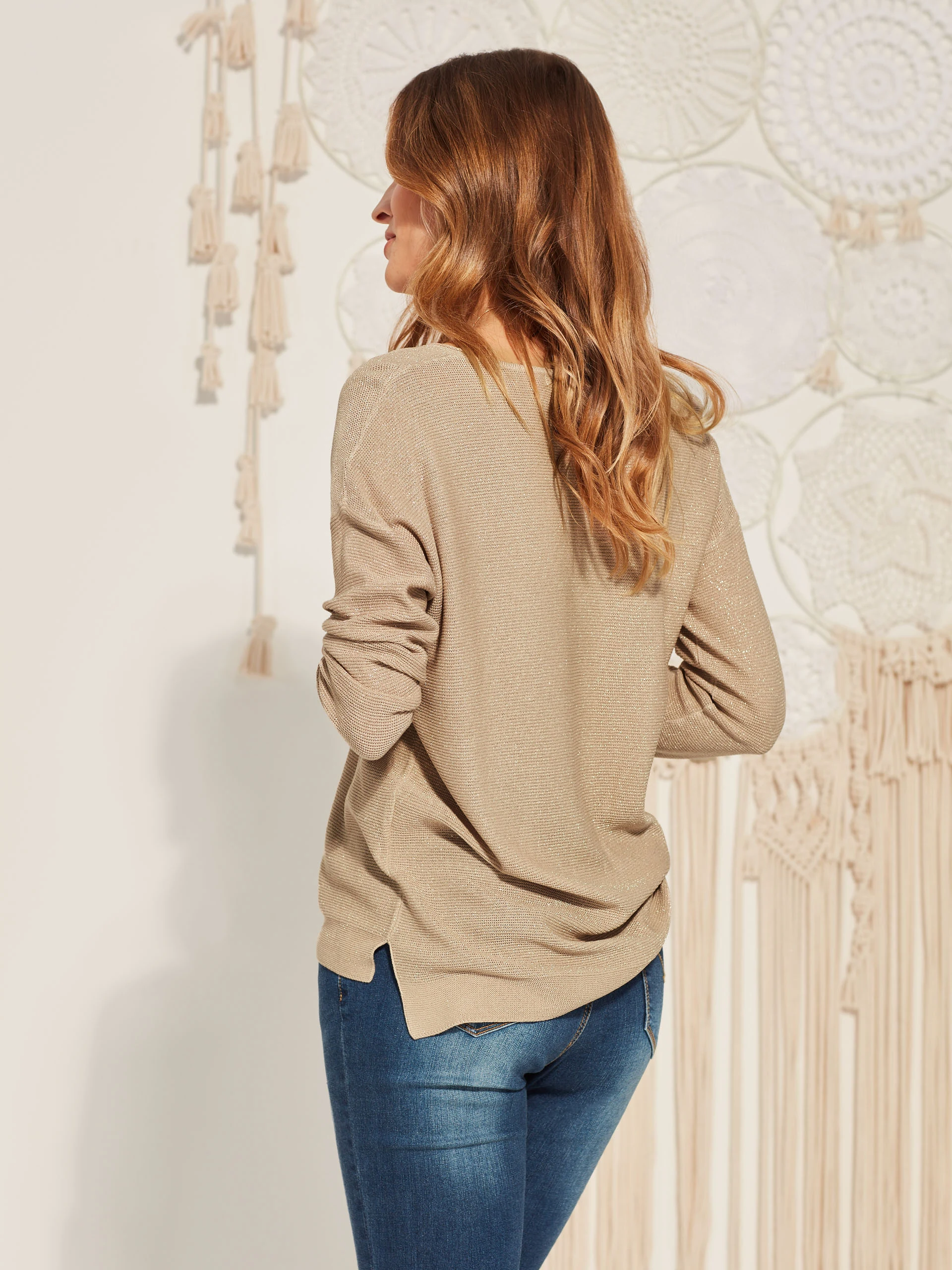 SWETER Z DEKOLTEM V