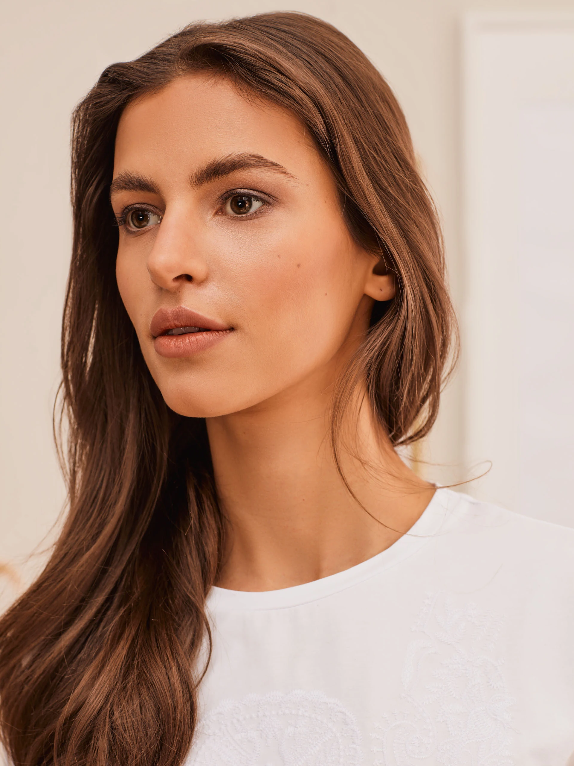 WHITE BLOUSE WITH DELICATE PATTERN