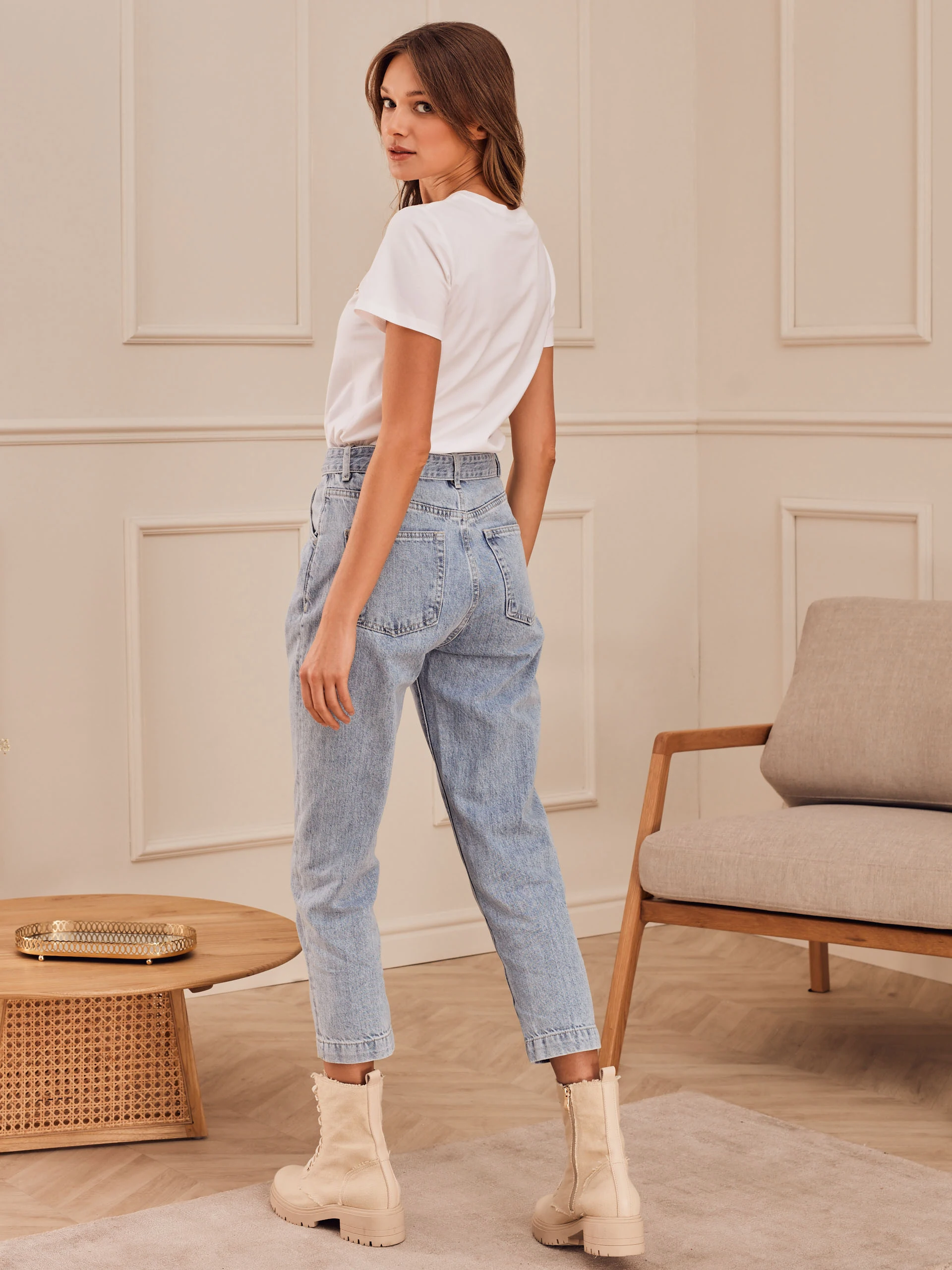 WHITE T-SHIRT WITH APPLIQUE