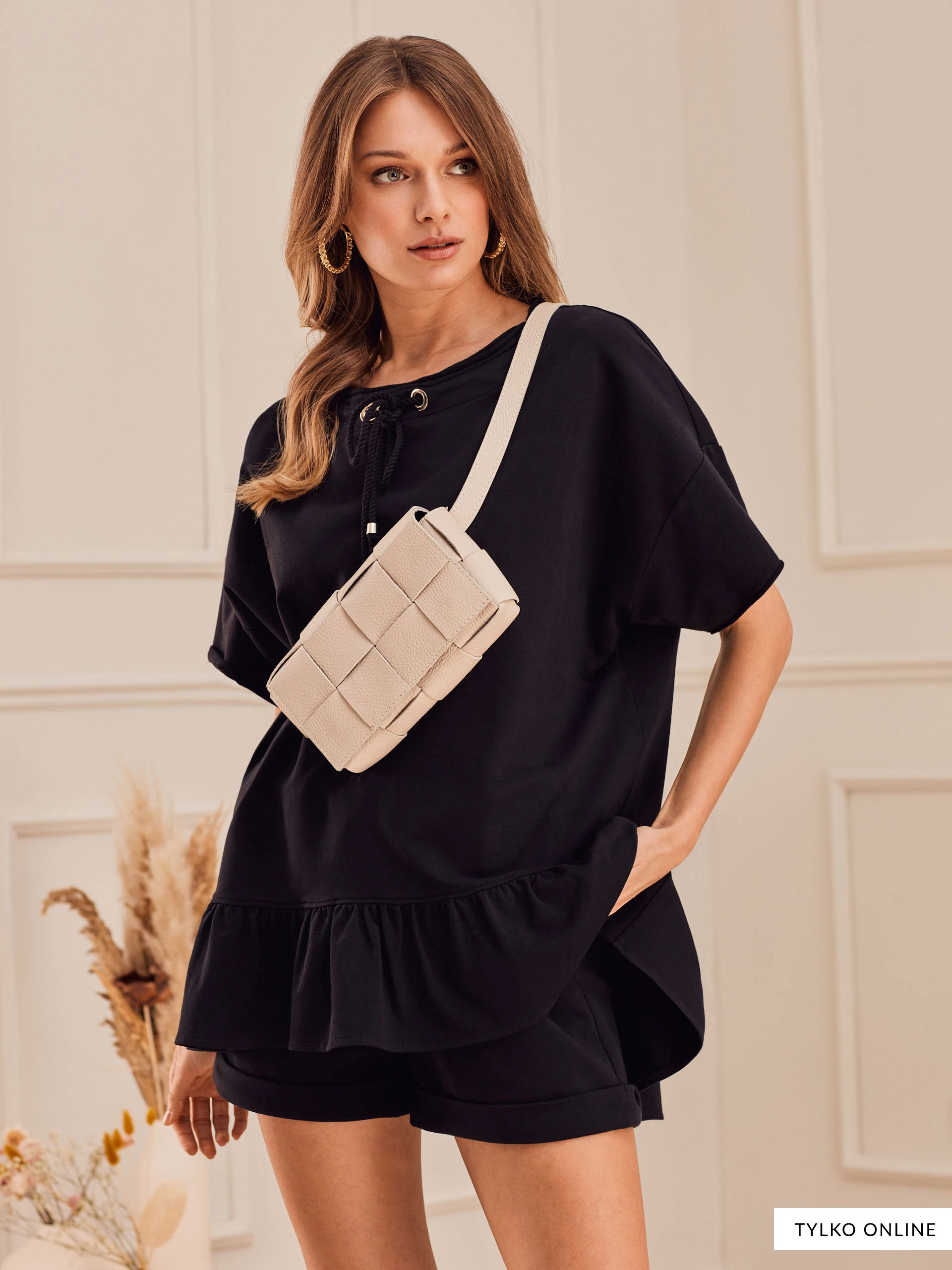 BLACK BLOUSE WITH SHORT SLEEVES