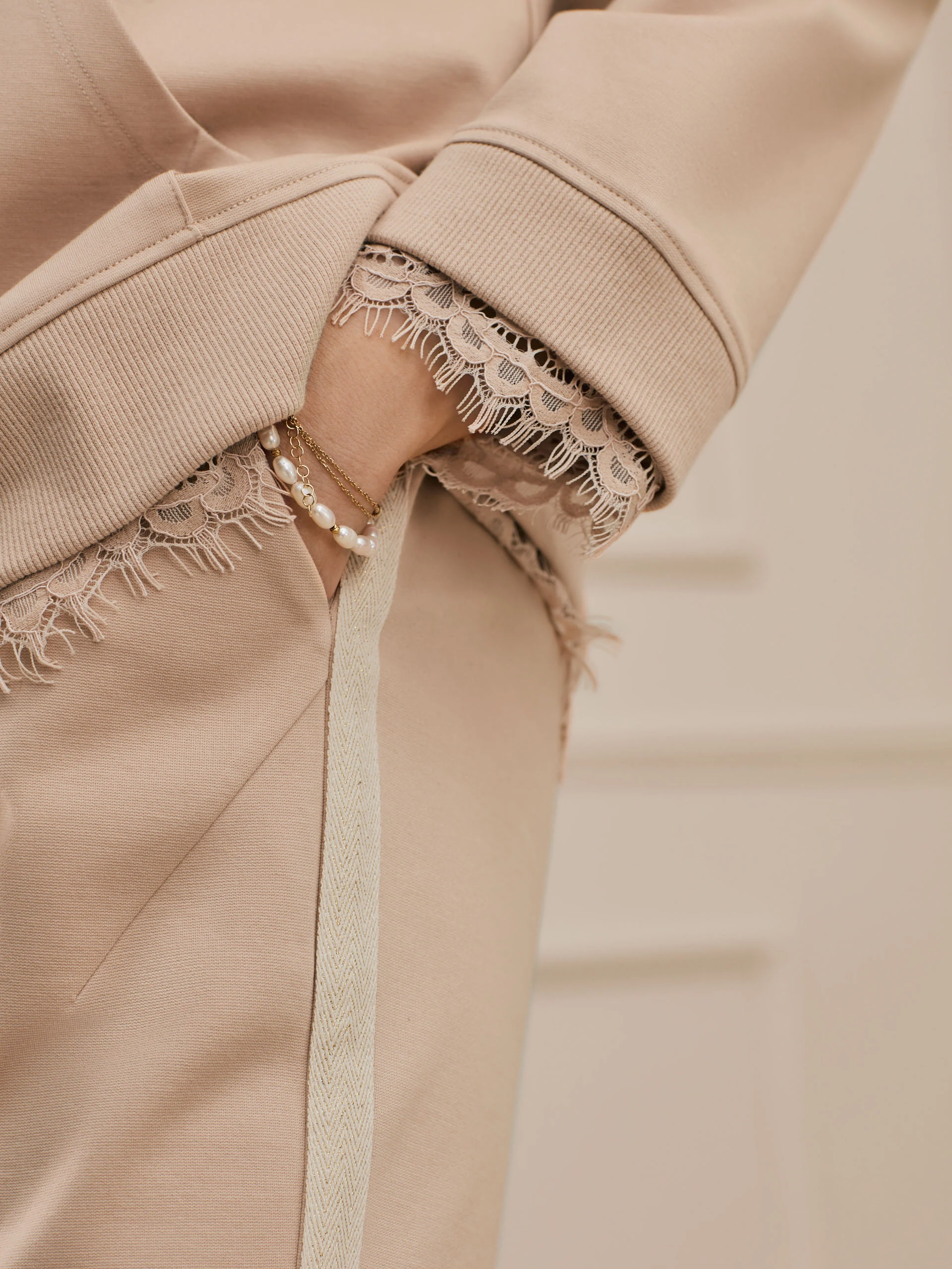 BEIGE BLOUSE WITH LACE