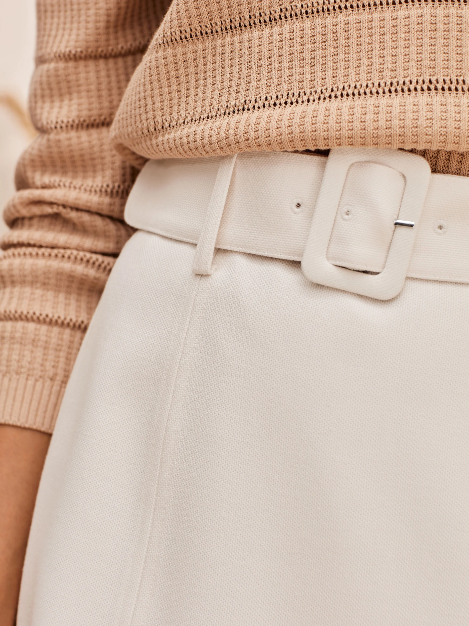 SHORT SKIRT WITH BELT