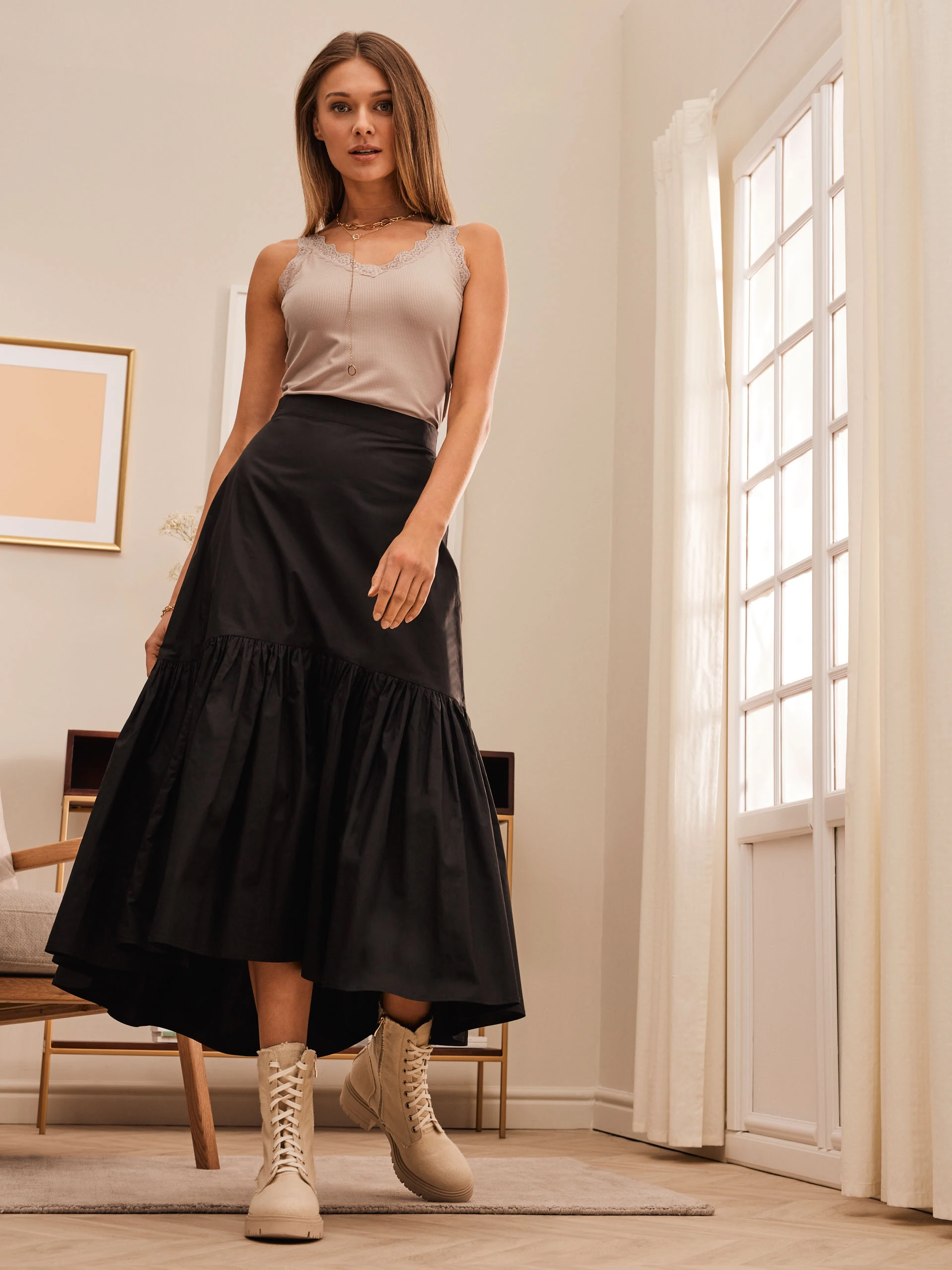 CZARNA SPÓDNICA Z FALBANĄ