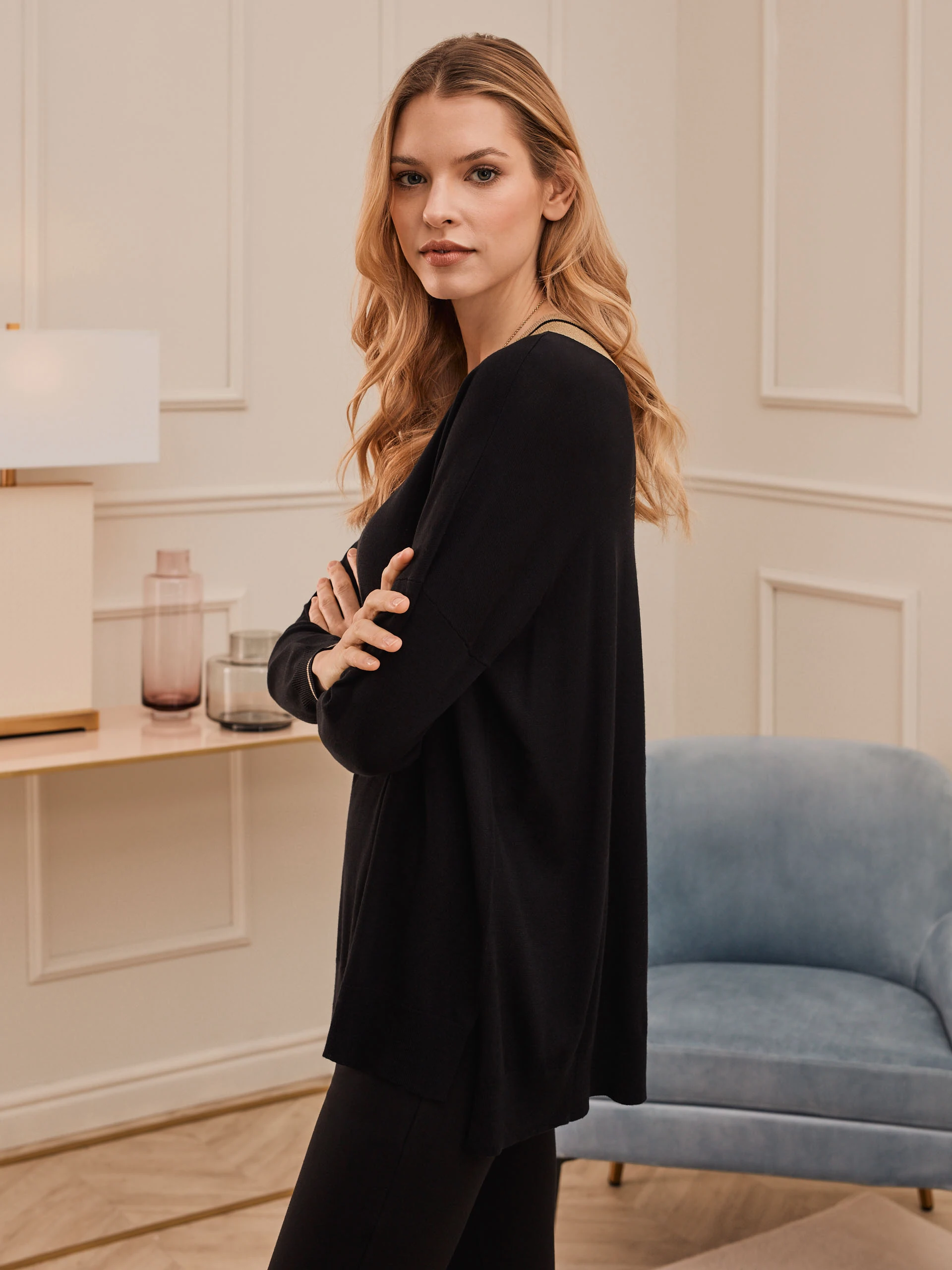 BLACK SWEATER WITH V NECKLINE