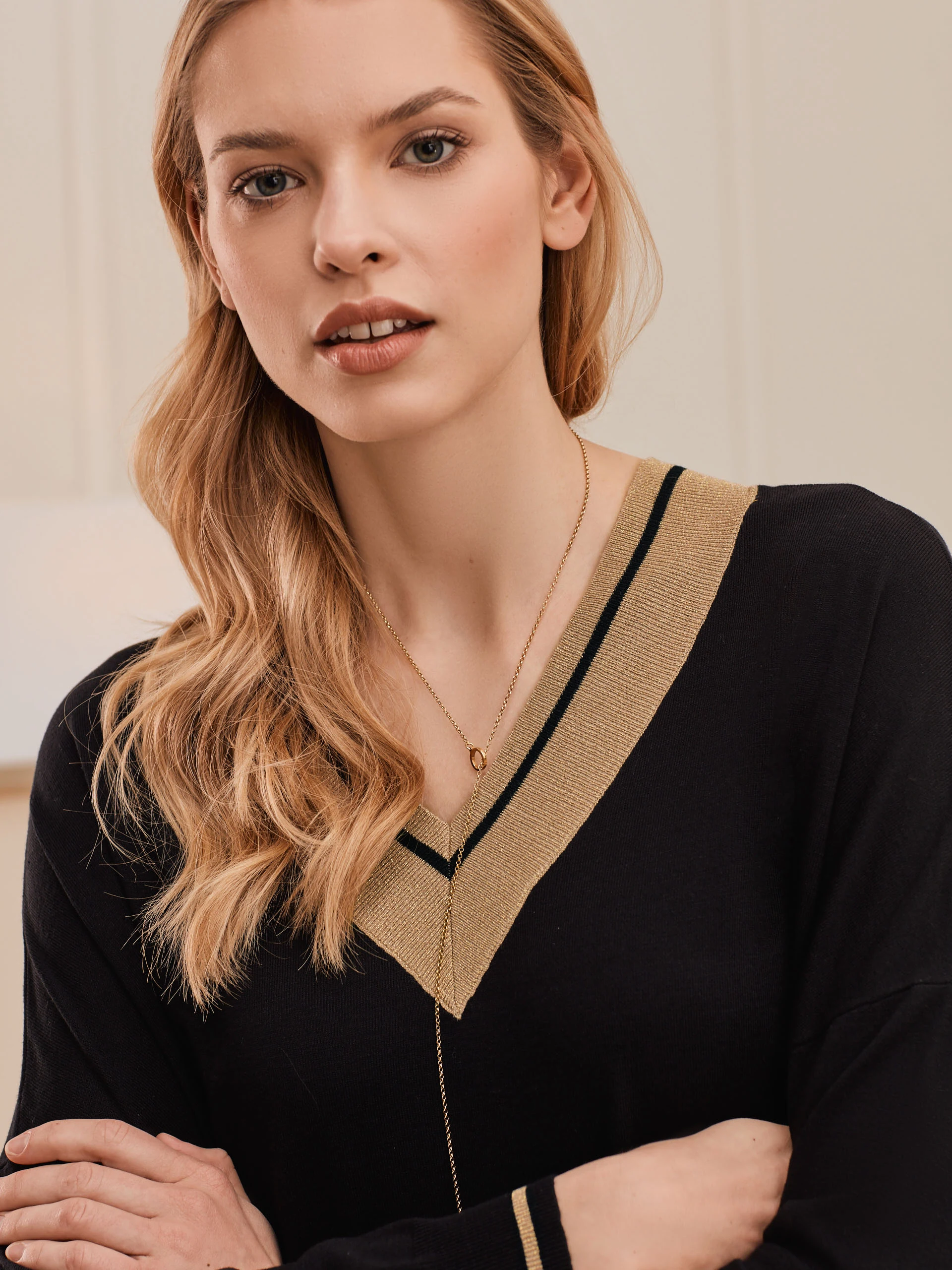 BLACK SWEATER WITH V NECKLINE