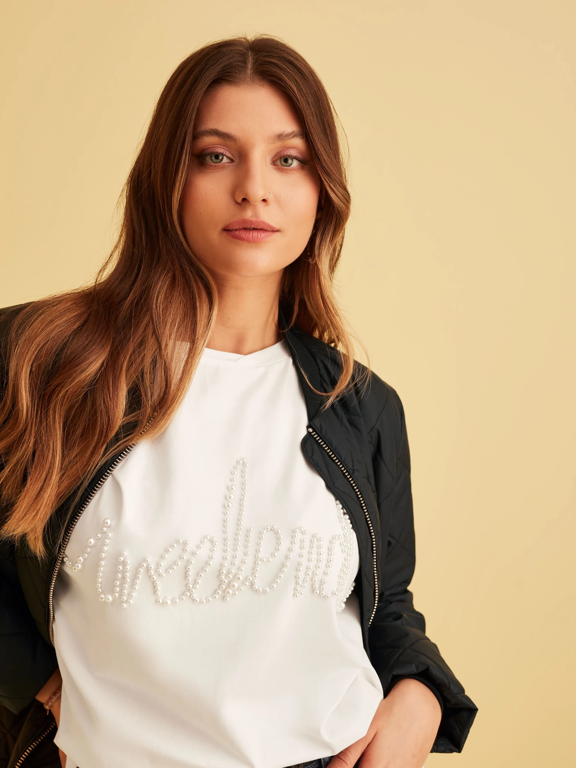 WHITE BLOUSE WITH PEARL APPLIQUE