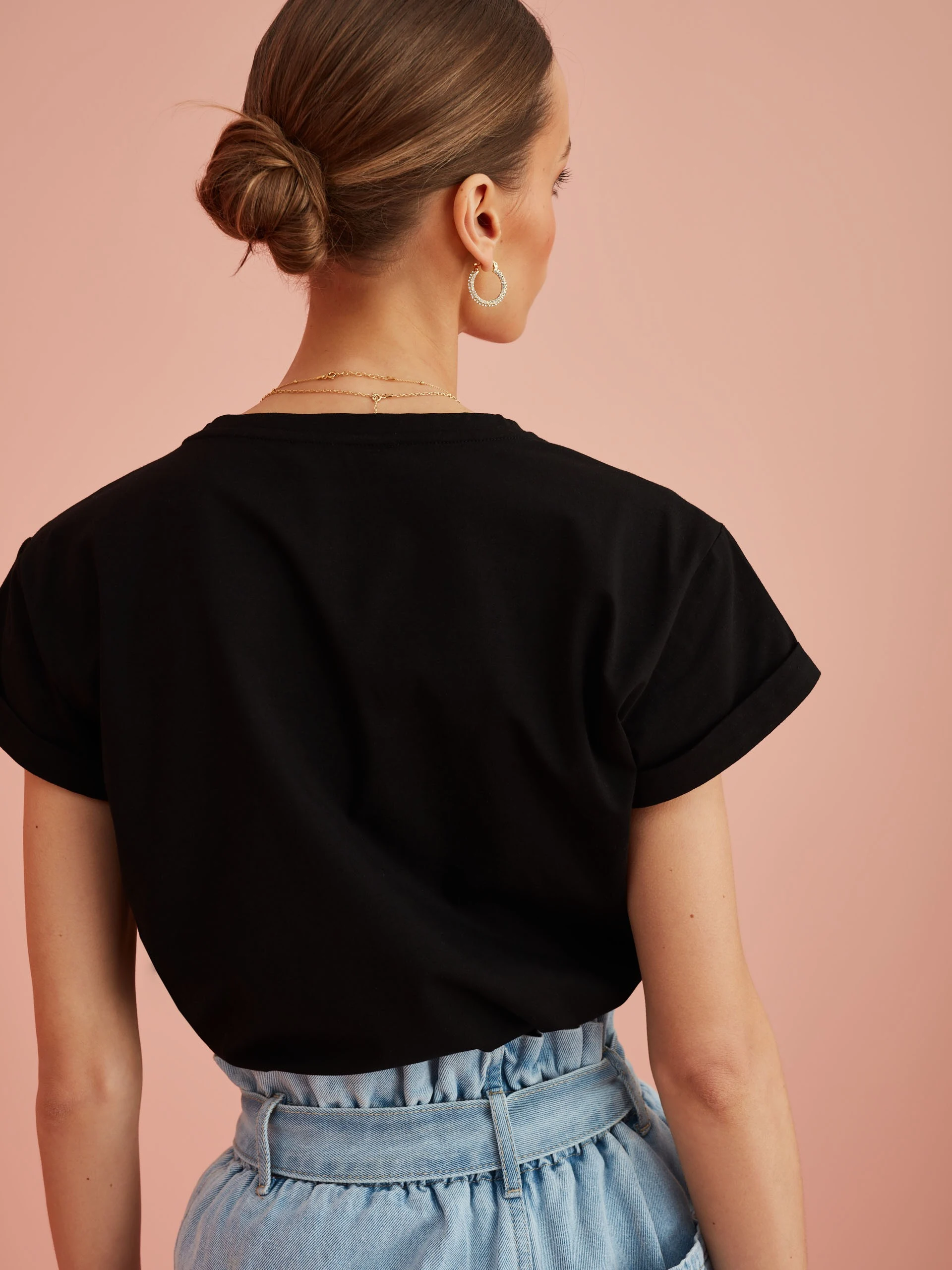 BLACK T-SHIRT WITH V NECKLINE