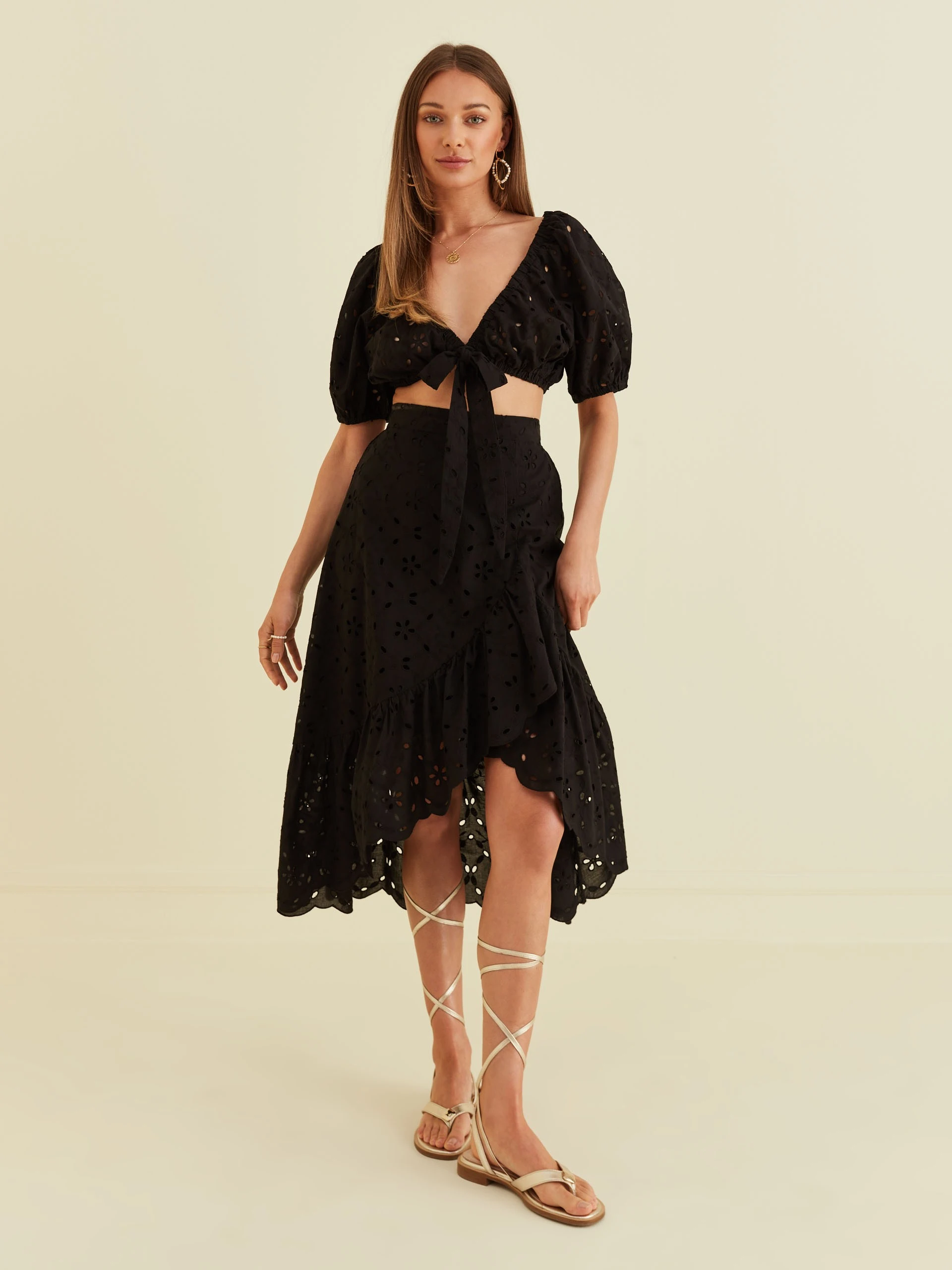 BLACK OPENWORK CROP TOP