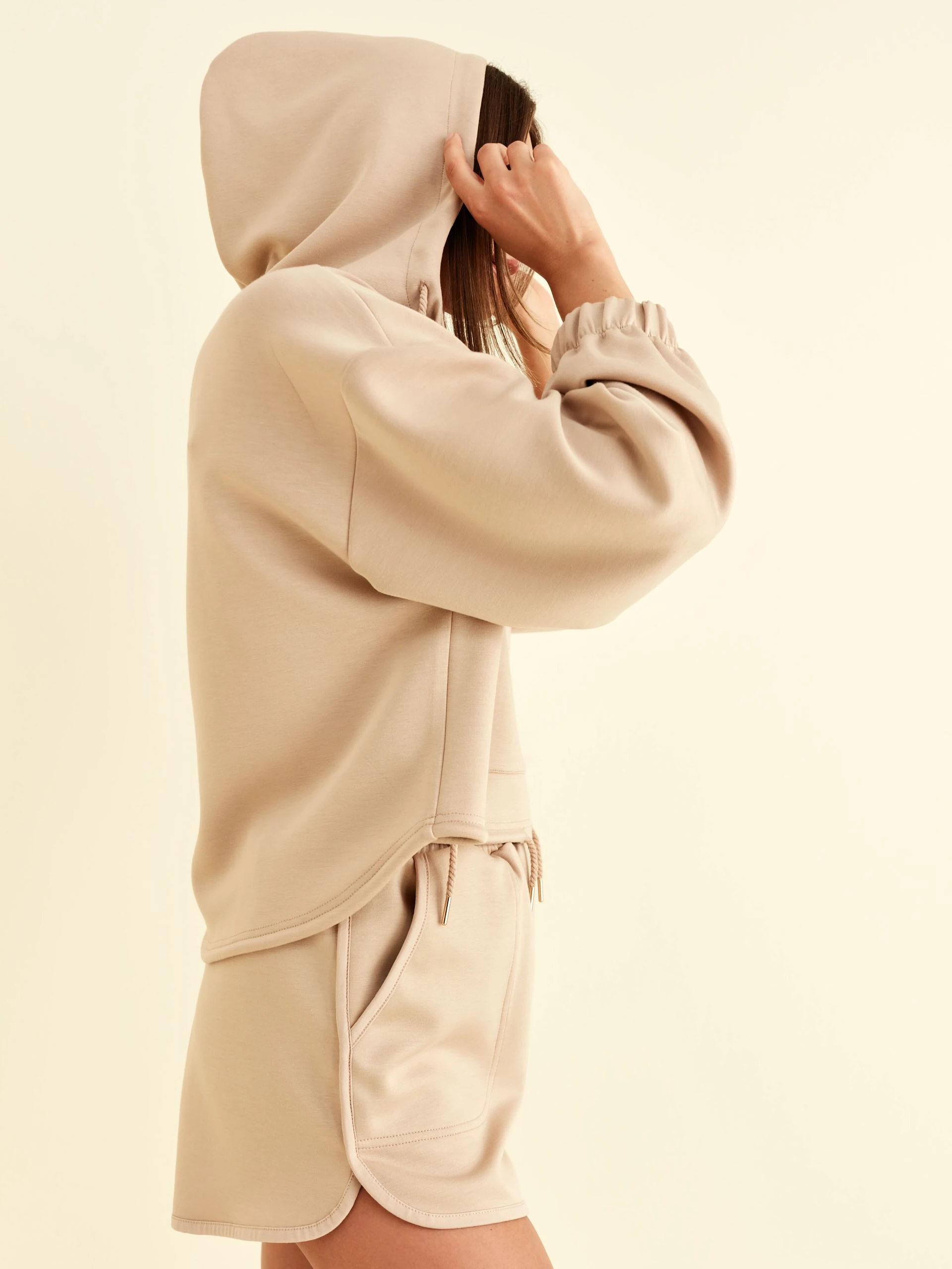 BEIGE SHORT HOODIE
