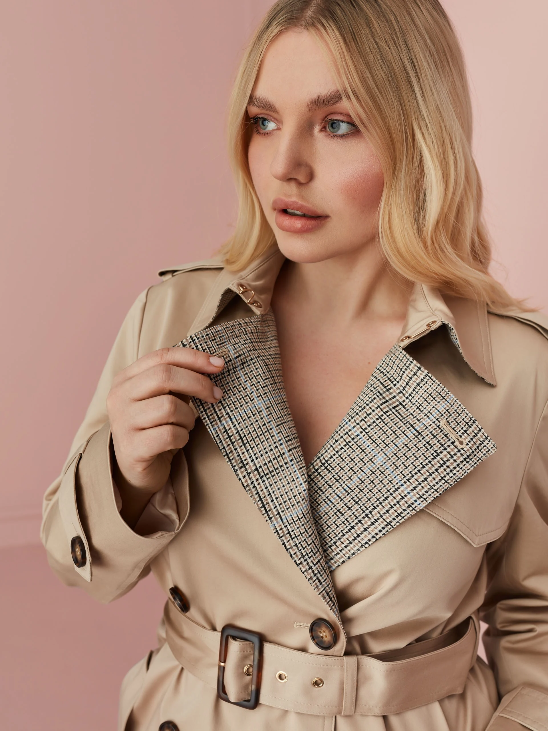 BEIGE DOUBLE-BREASTED TRENCH