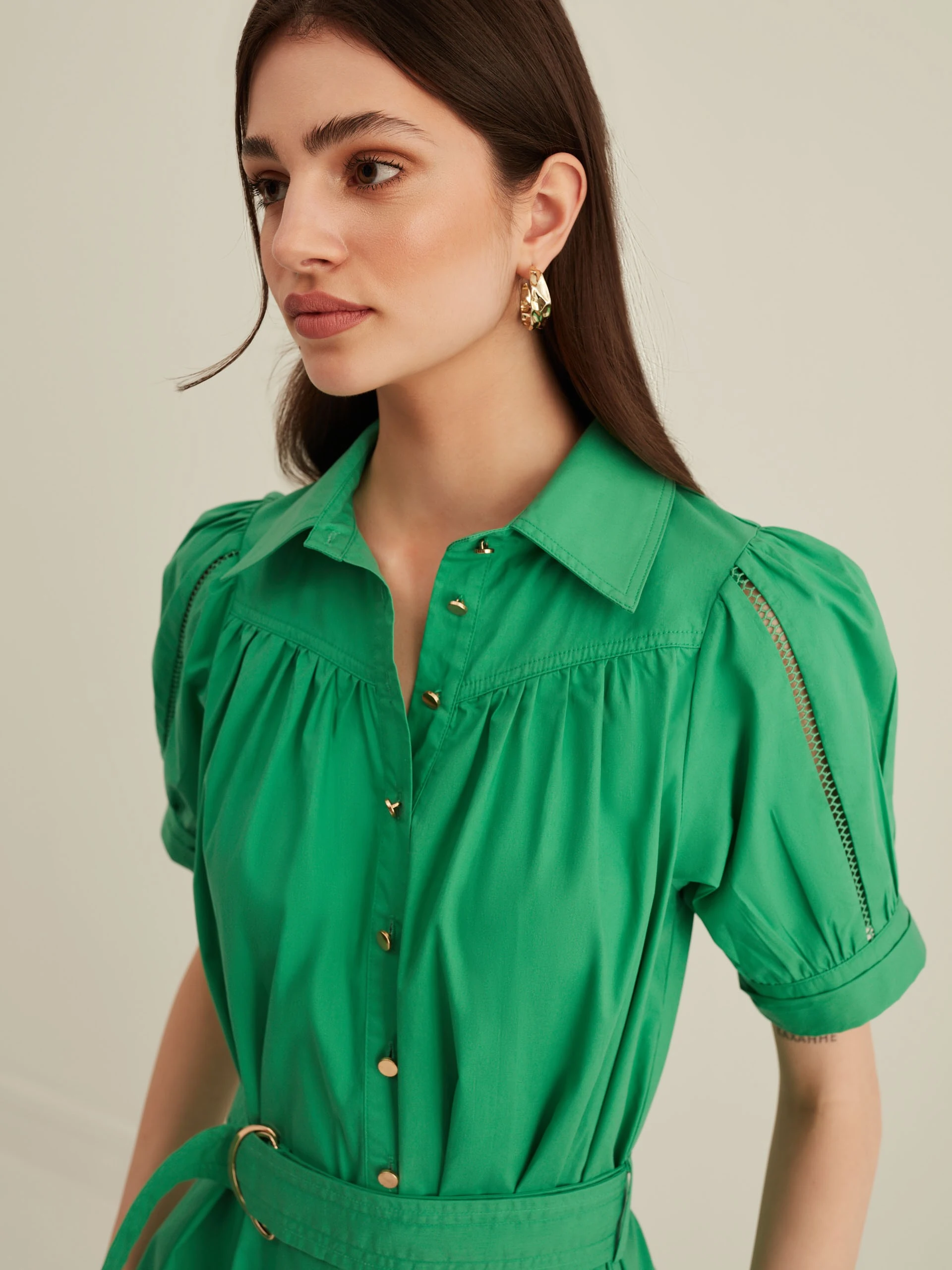 SHORT-SLEEVE GREEN DRESS