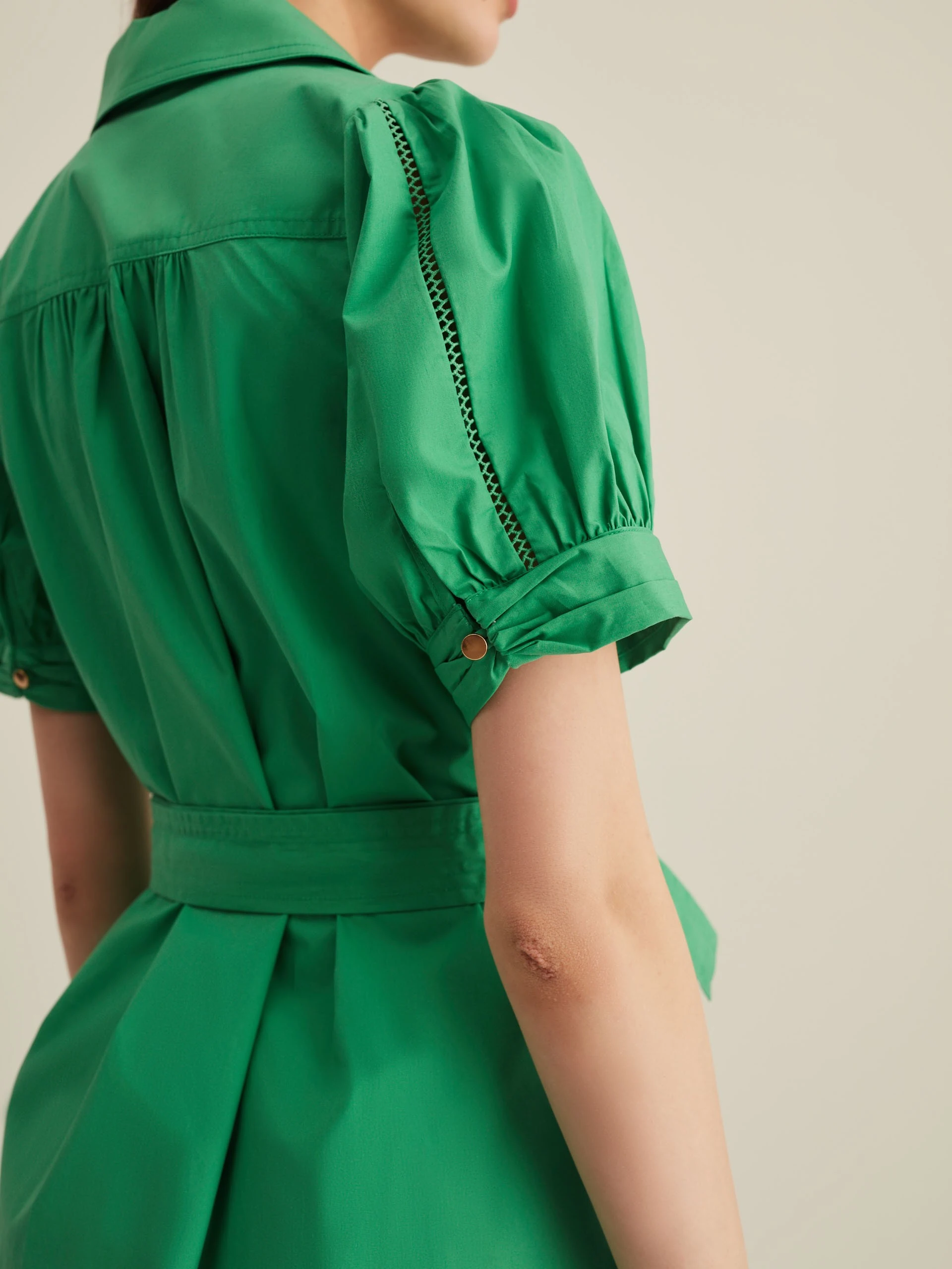 SHORT-SLEEVE GREEN DRESS