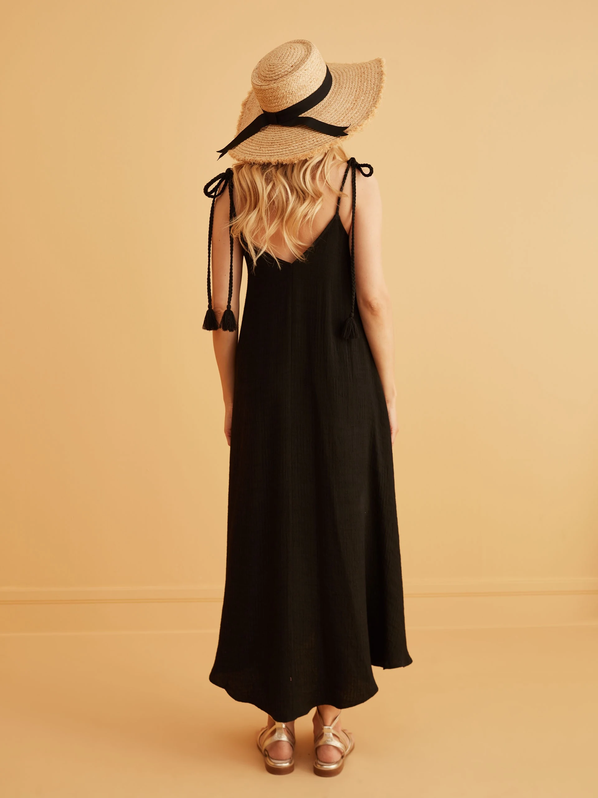 BLACK MAXI DRESS WITH TIED STRAPS