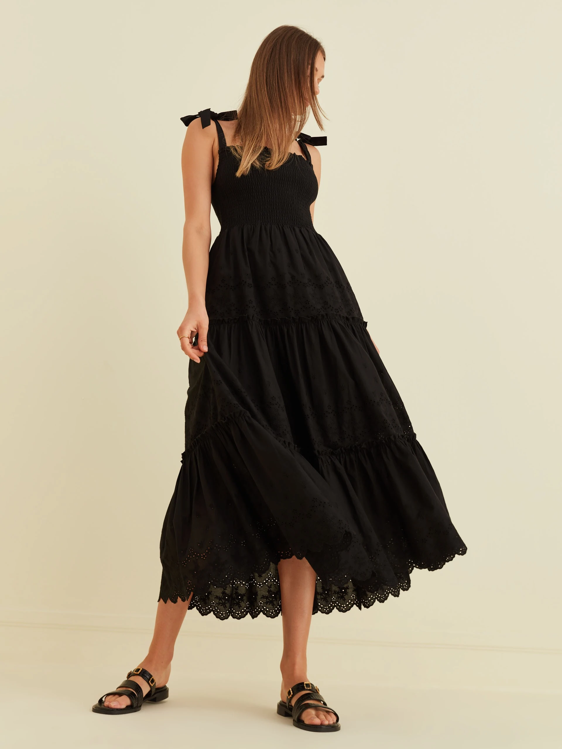 BLACK DRESS WITH FRILL