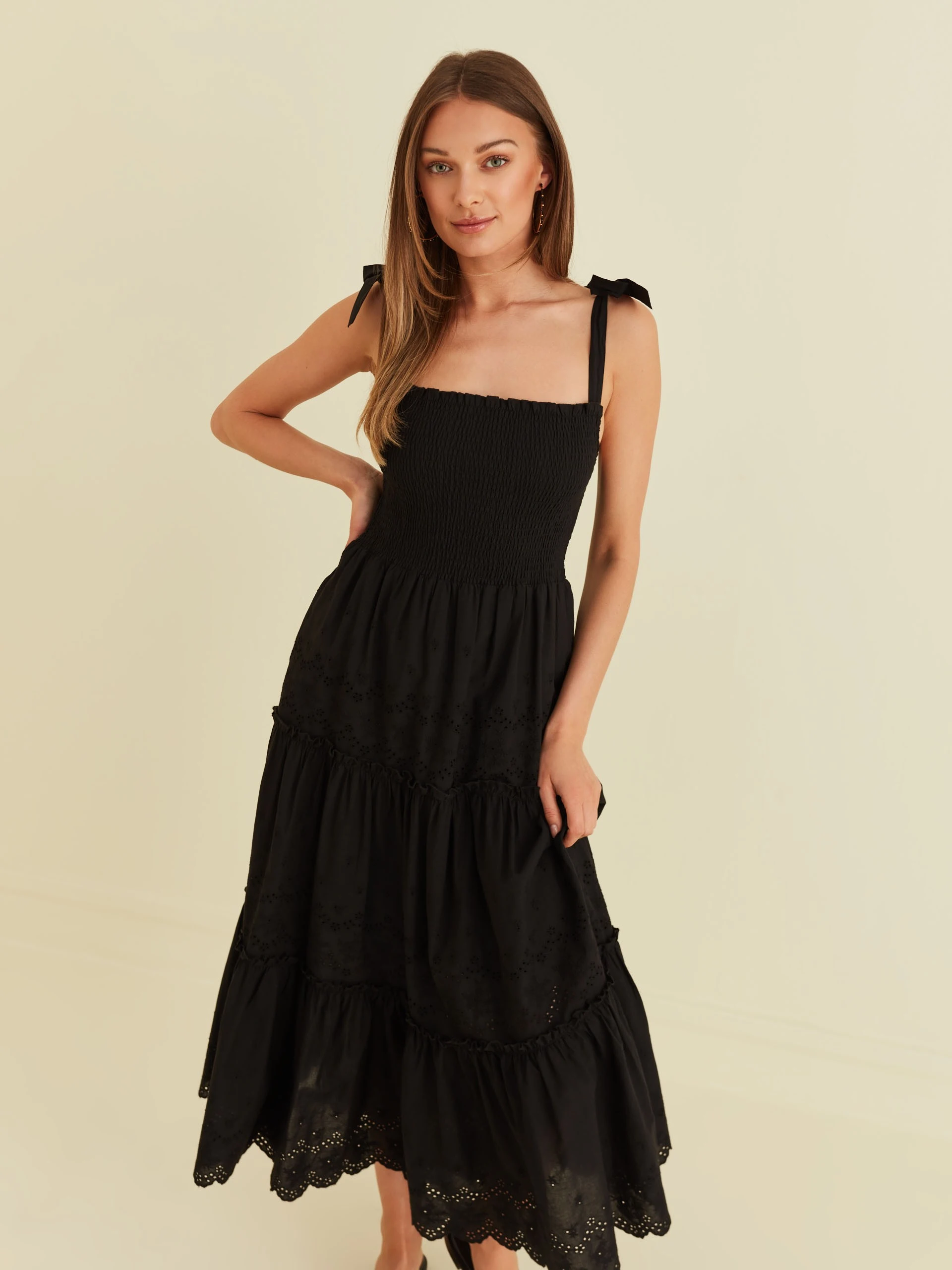 BLACK DRESS WITH FRILL