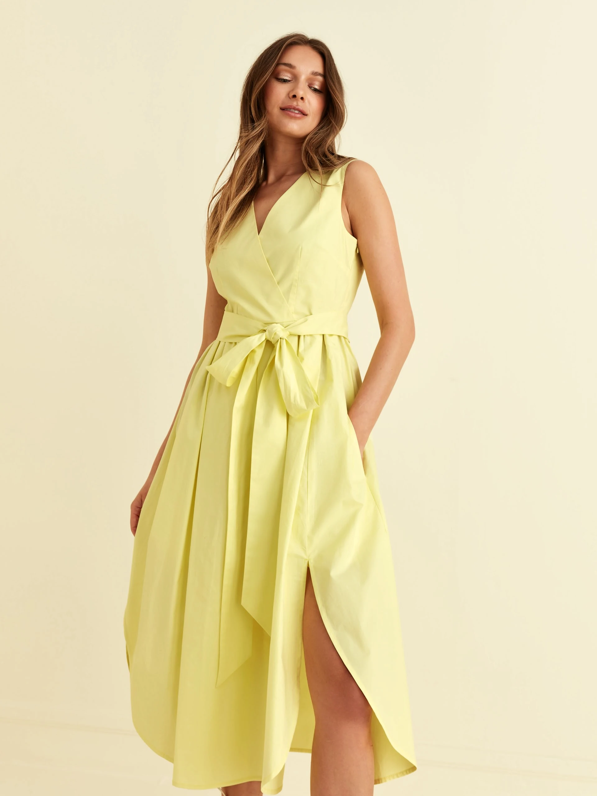 YELLOW DRESS WITH V-SHAPE NECKLINE