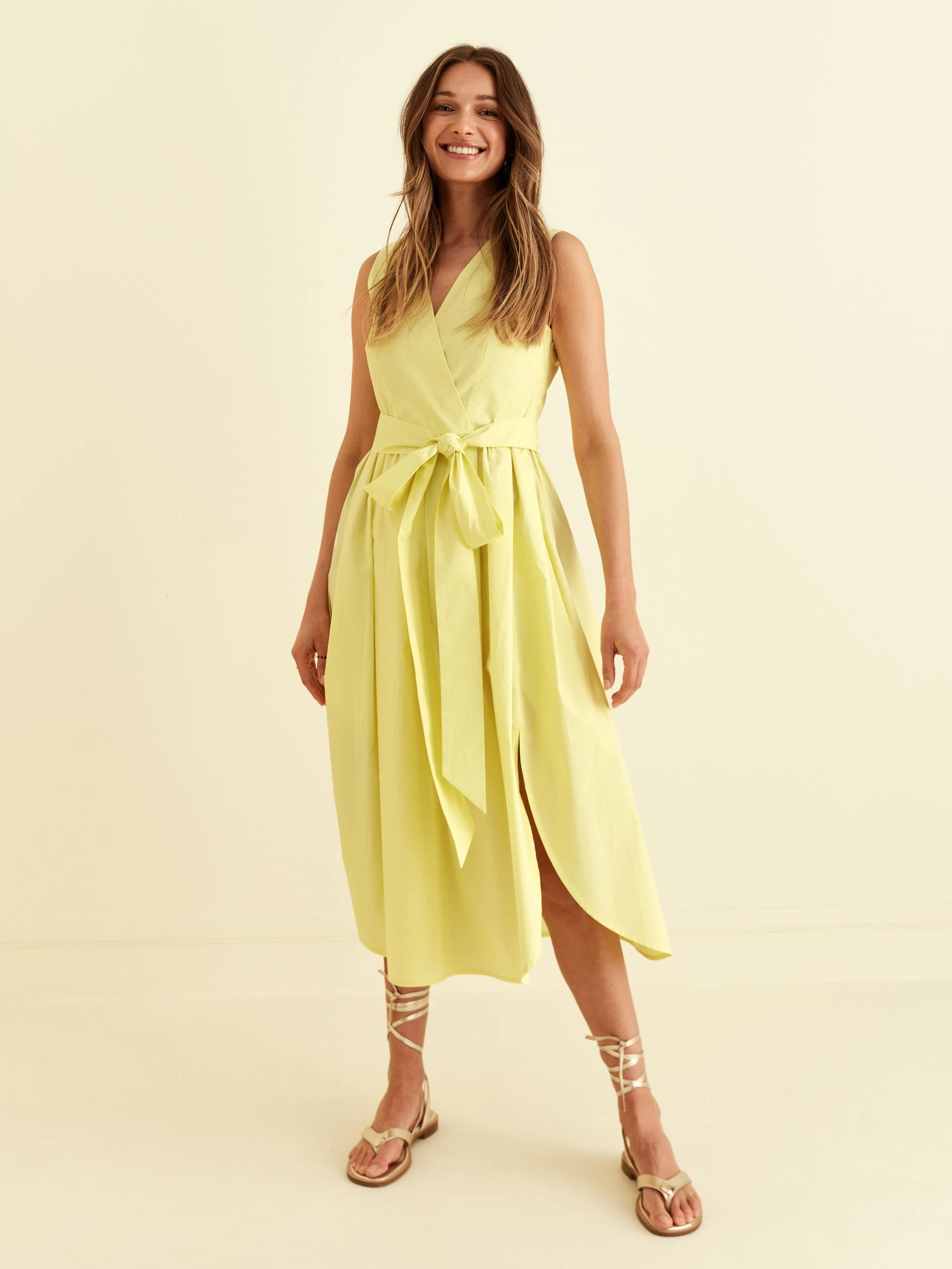 YELLOW DRESS WITH V-SHAPE NECKLINE