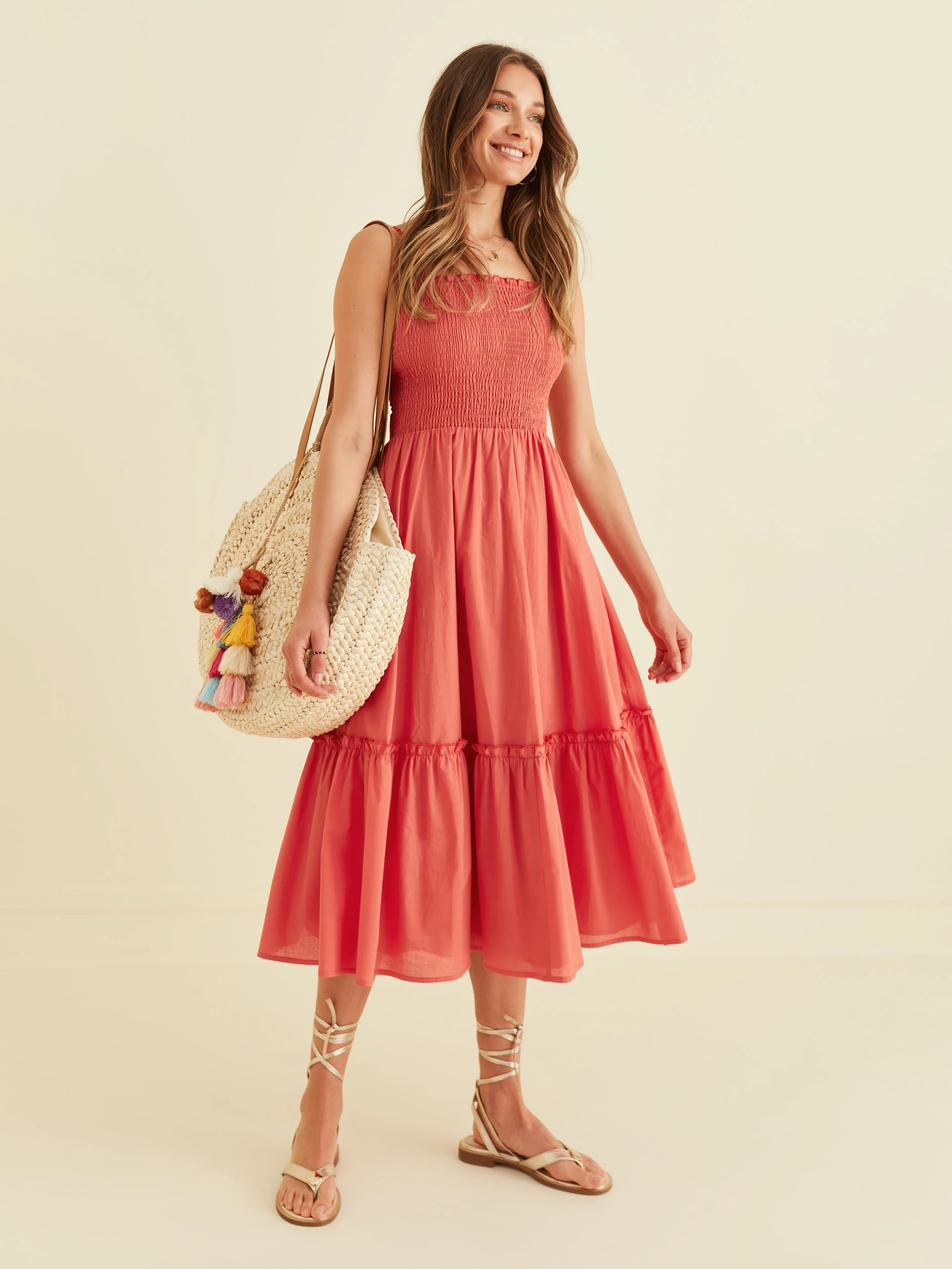 DŁUGA KORALOWA SUKIENKA Z FALBANAMI