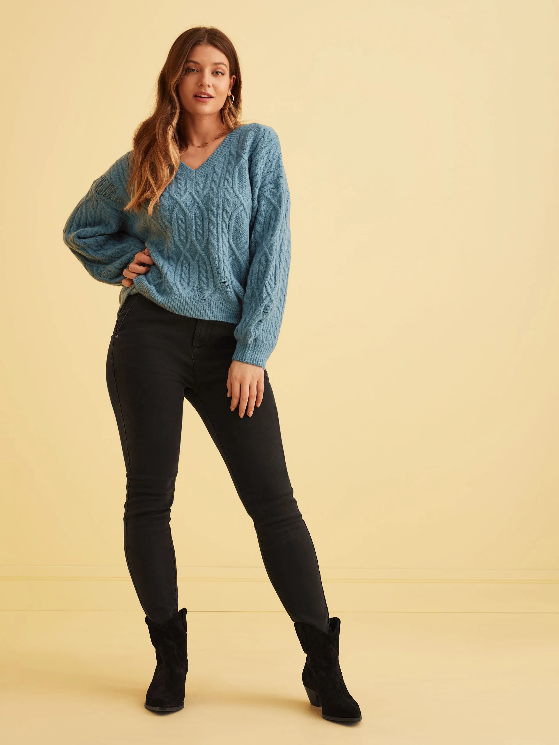 BLACK FITTED PANTS