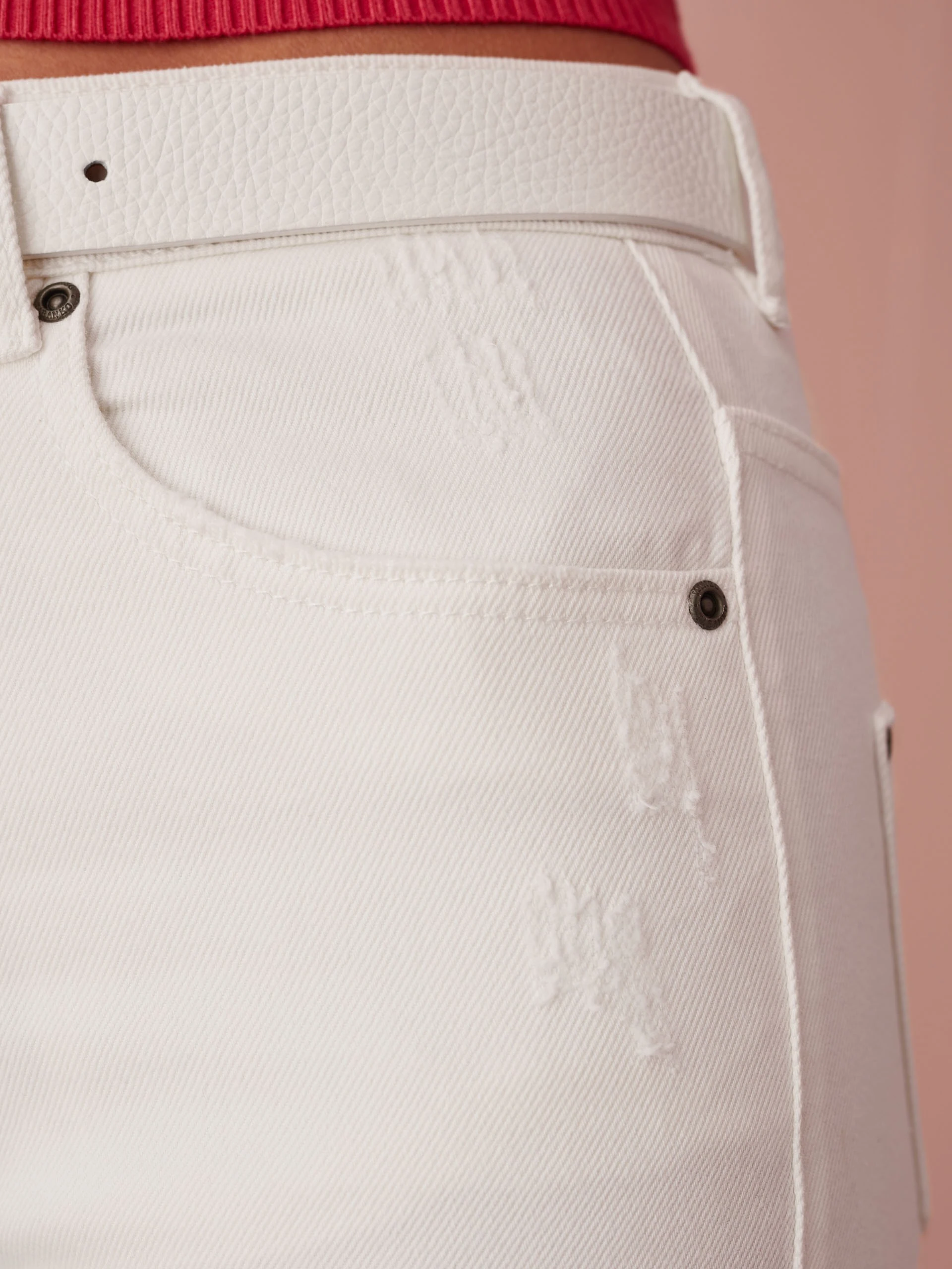 WHITE HIGH-WAISTED JEANS
