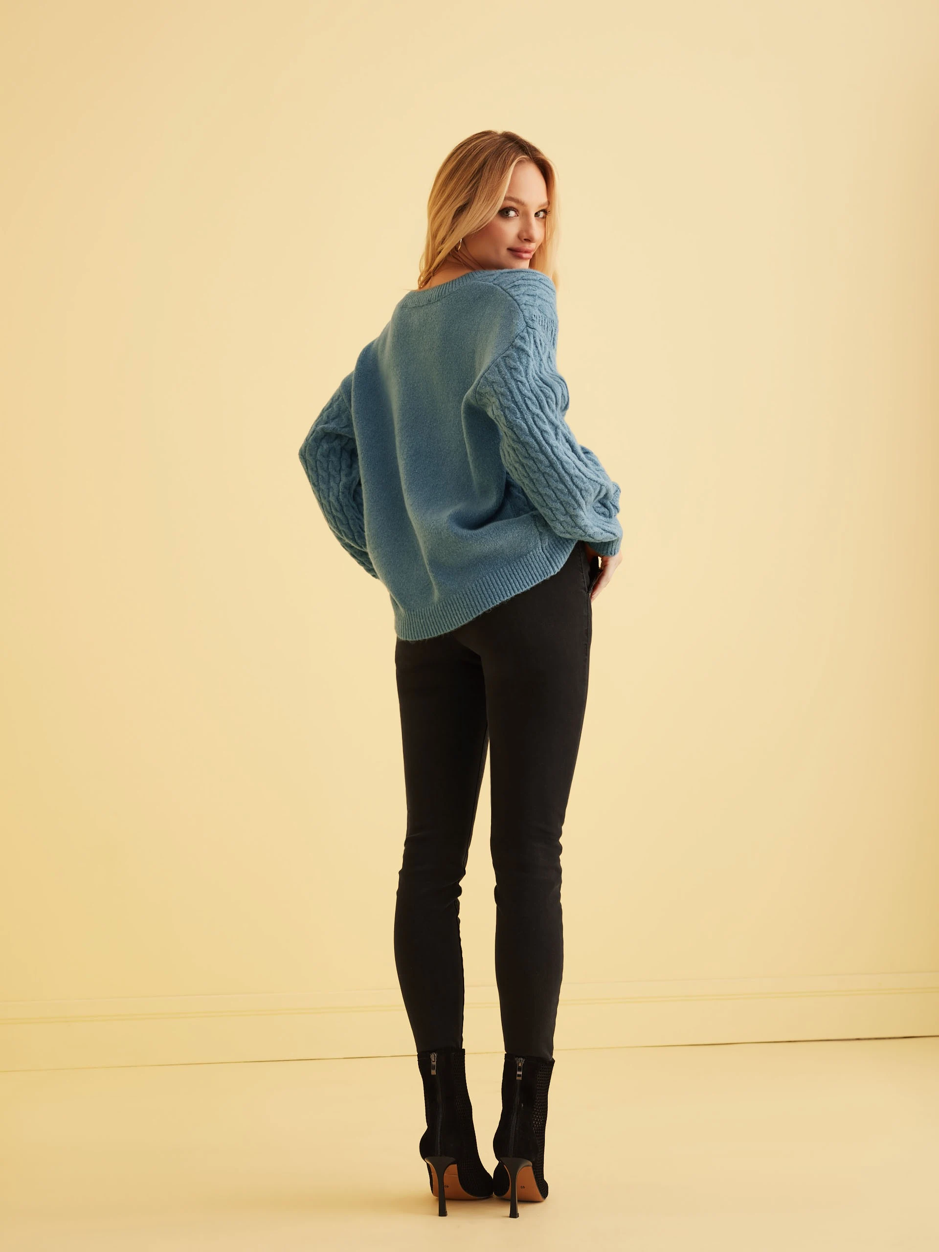 BLUE CABLE-KNIT SWEATER
