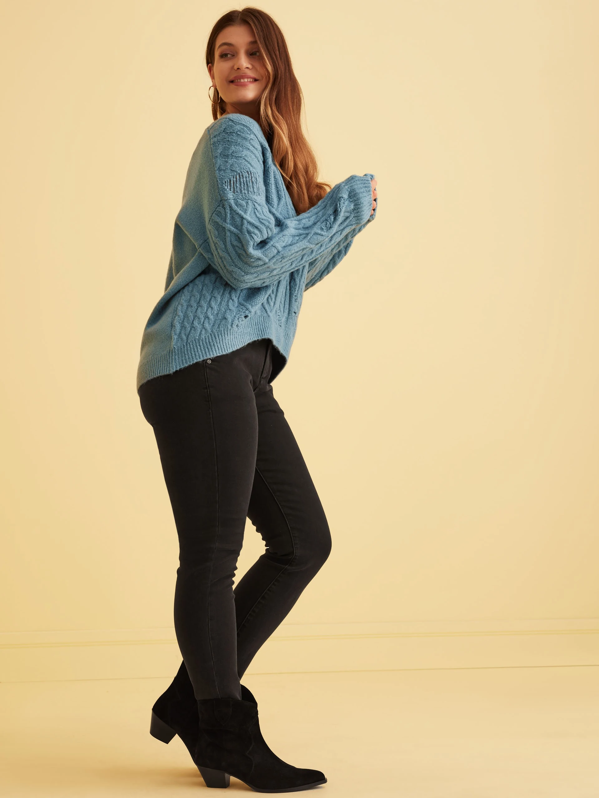 BLUE CABLE-KNIT SWEATER