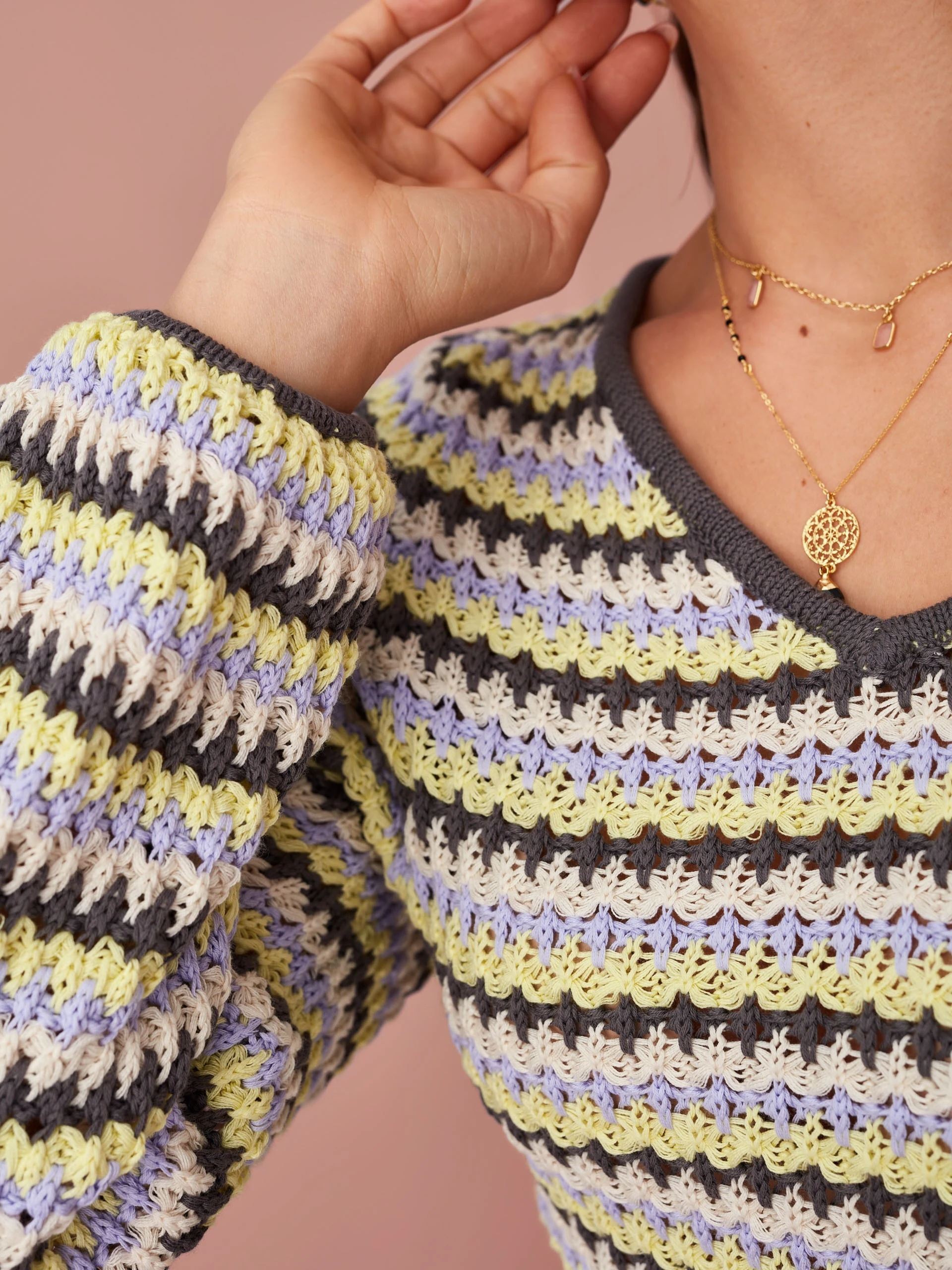 SWETER W PASKI