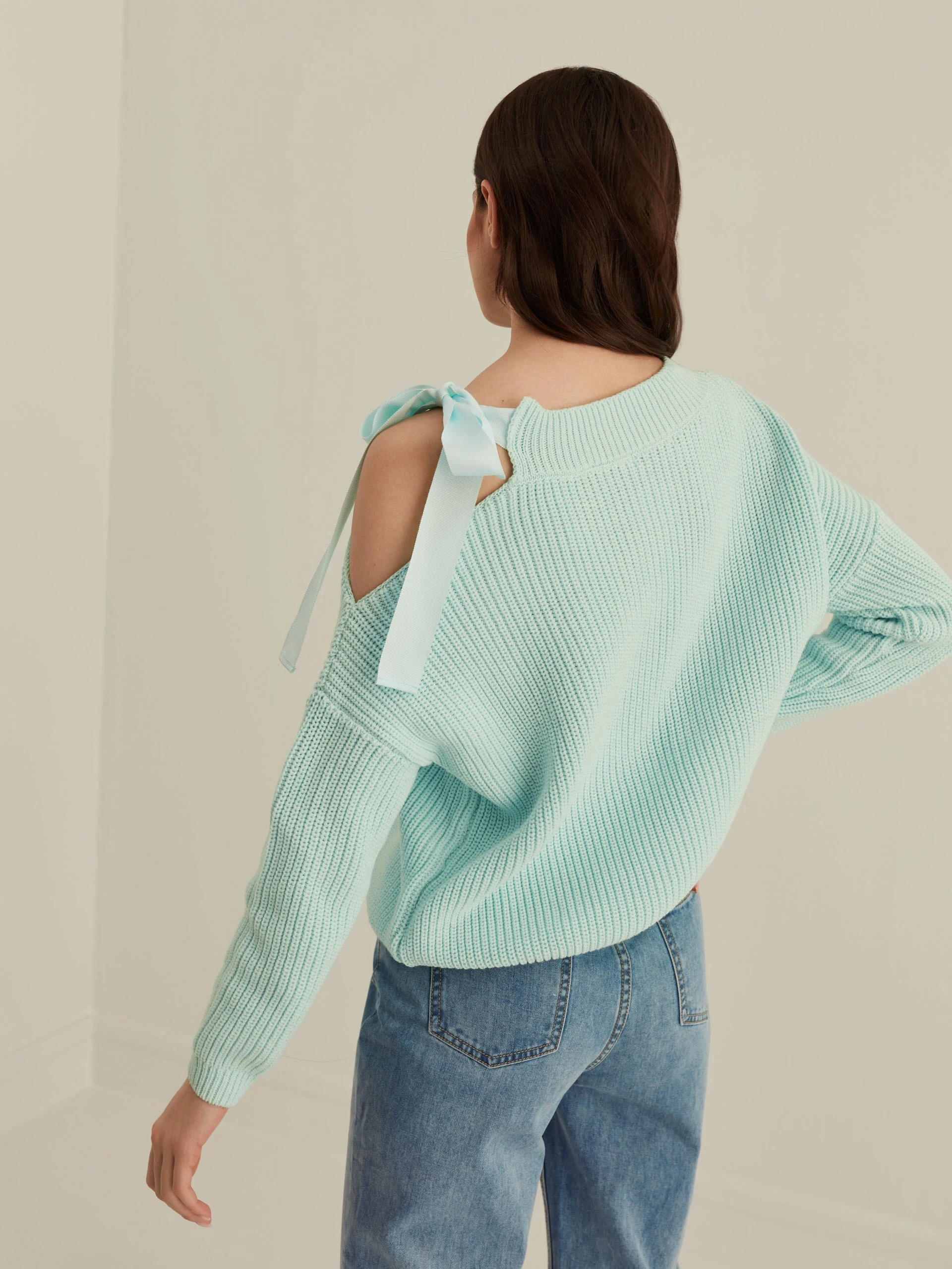 TURQUOISE SWEATER
