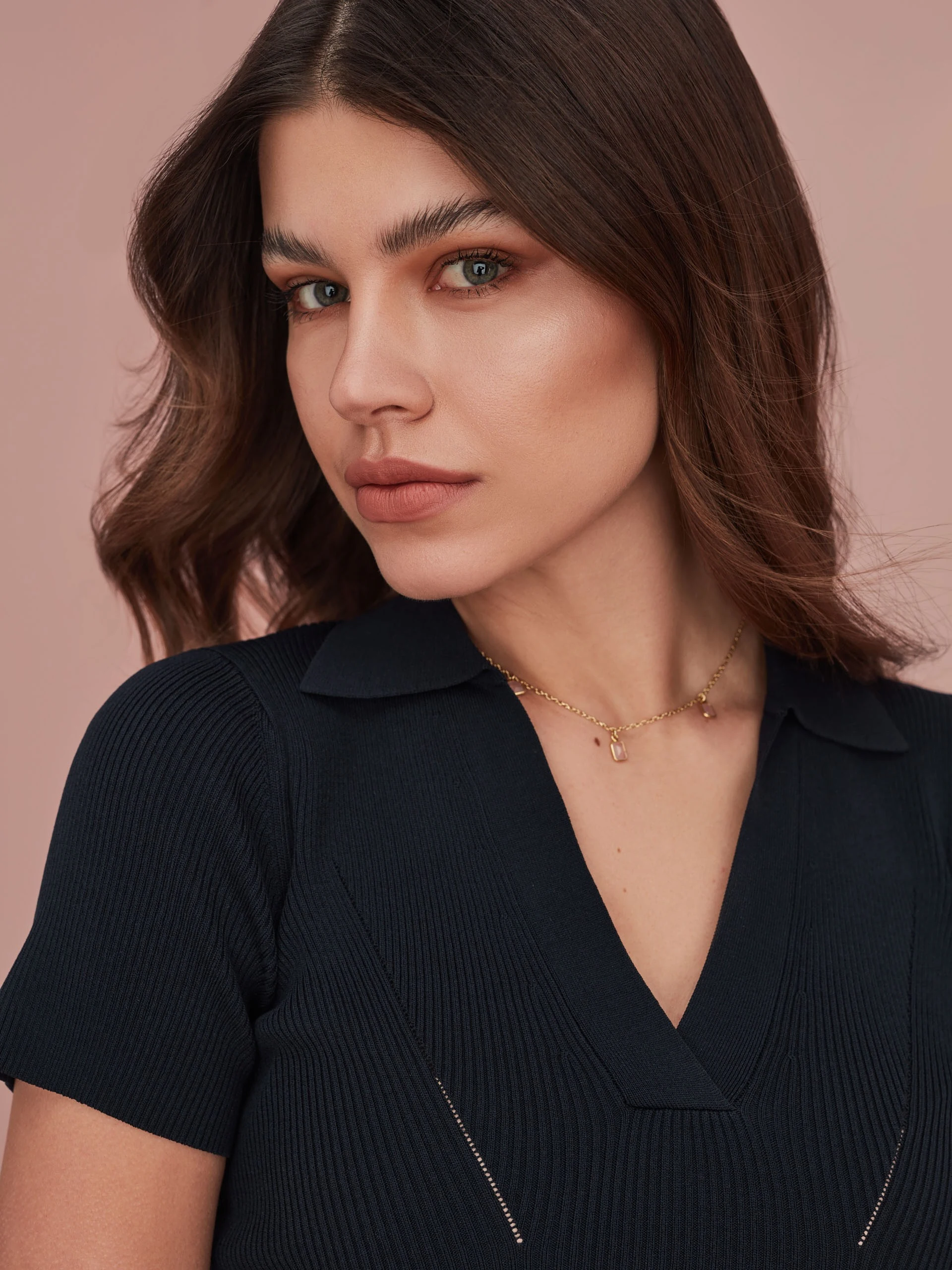 NAVY SWEATER WITH COLLAR