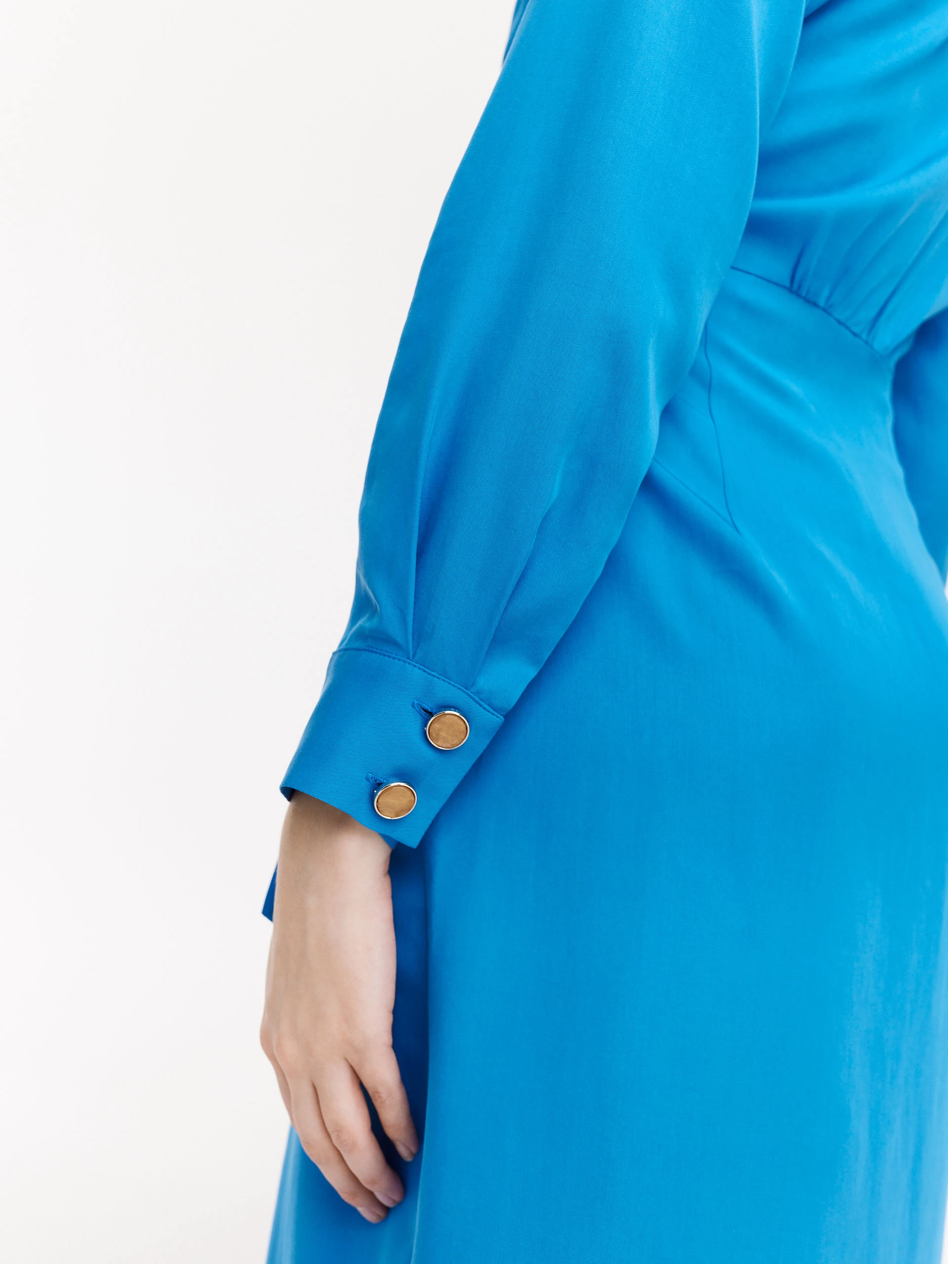 Blue dress cut off at the waist