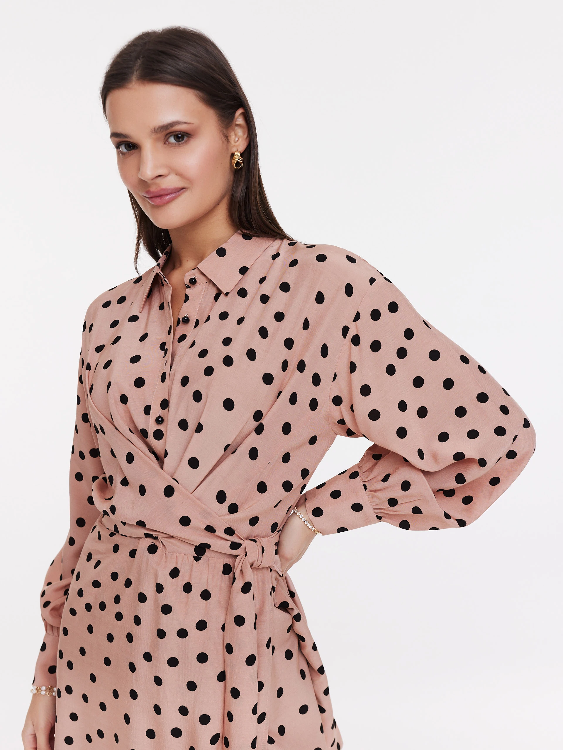 Powder-pink pea-patterned chemise
