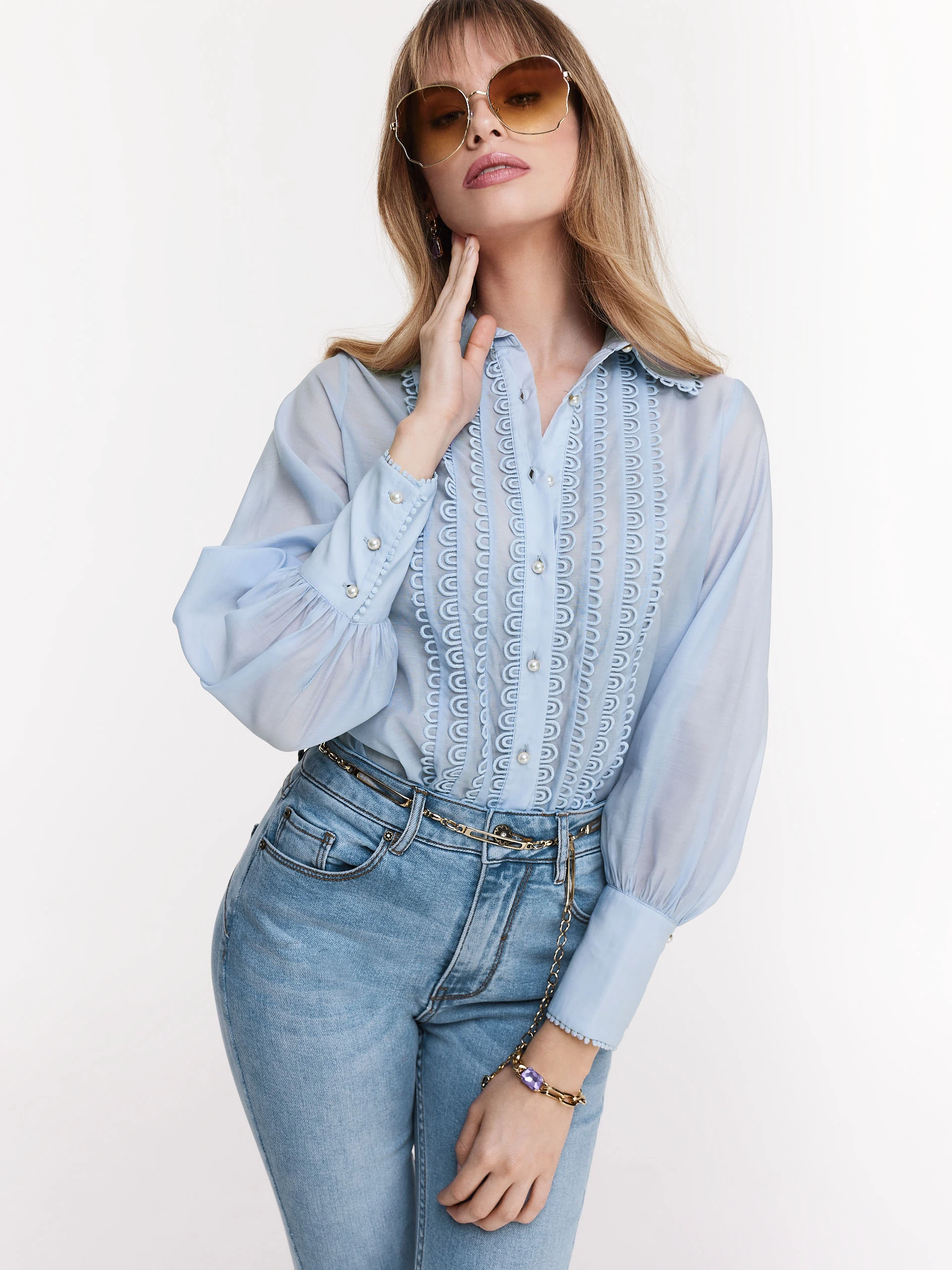 Light high-waisted denim pants