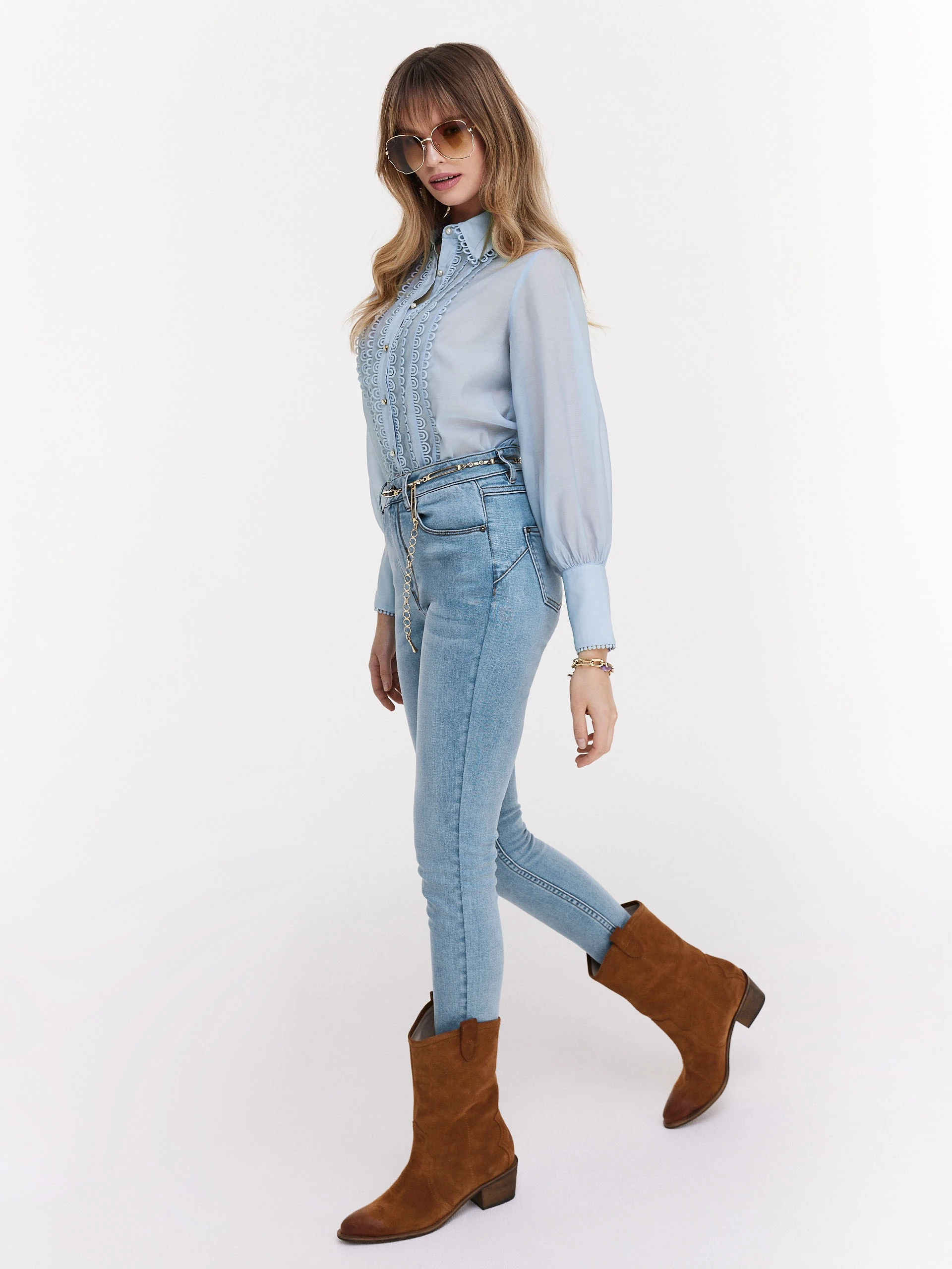 Light high-waisted denim pants