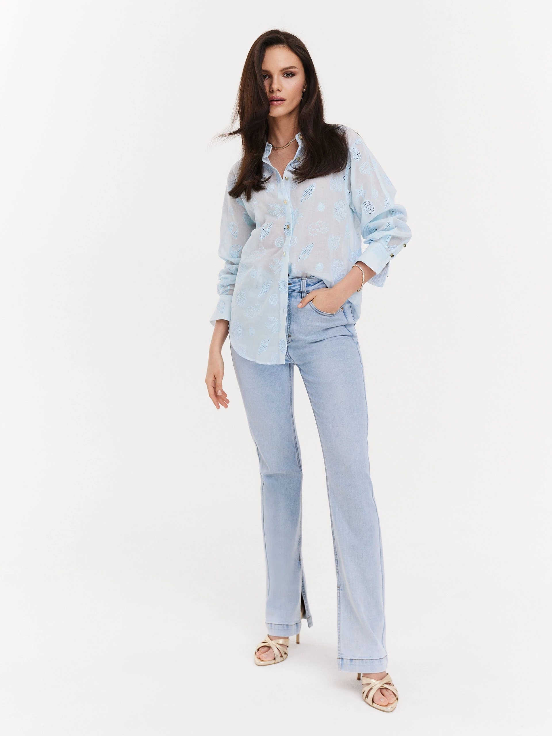Light denim pants with slits