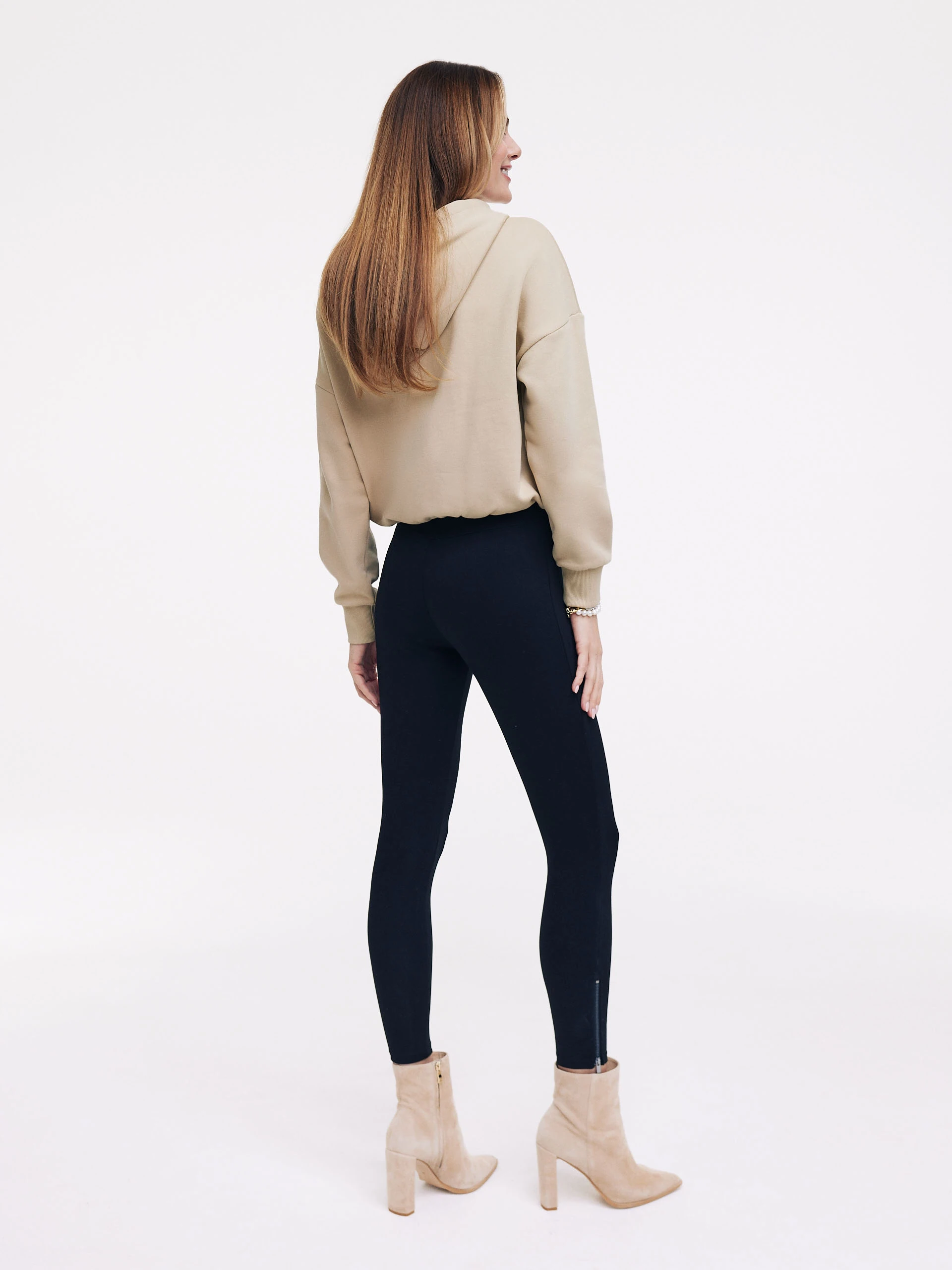 Fitted black pants