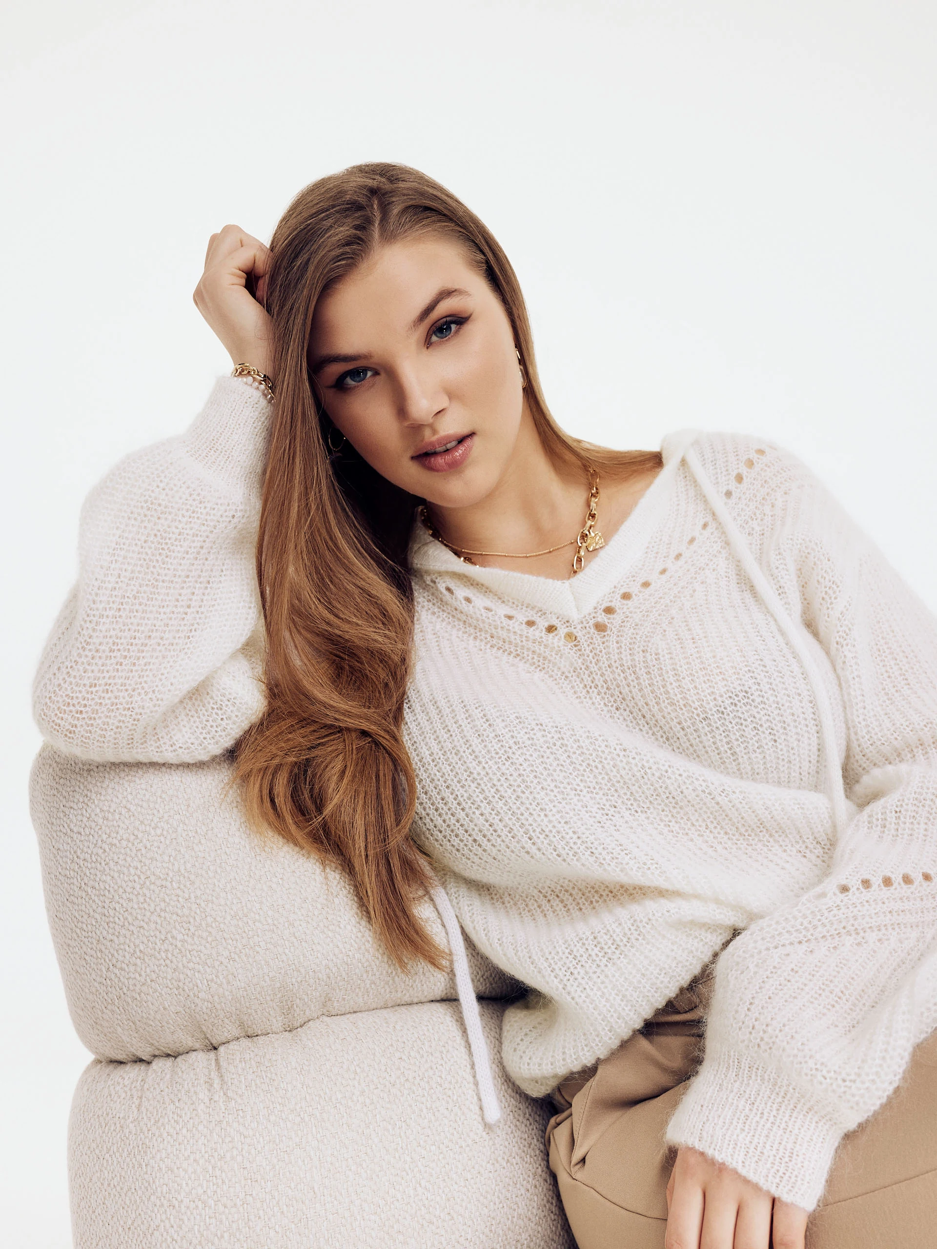 White hooded sweater
