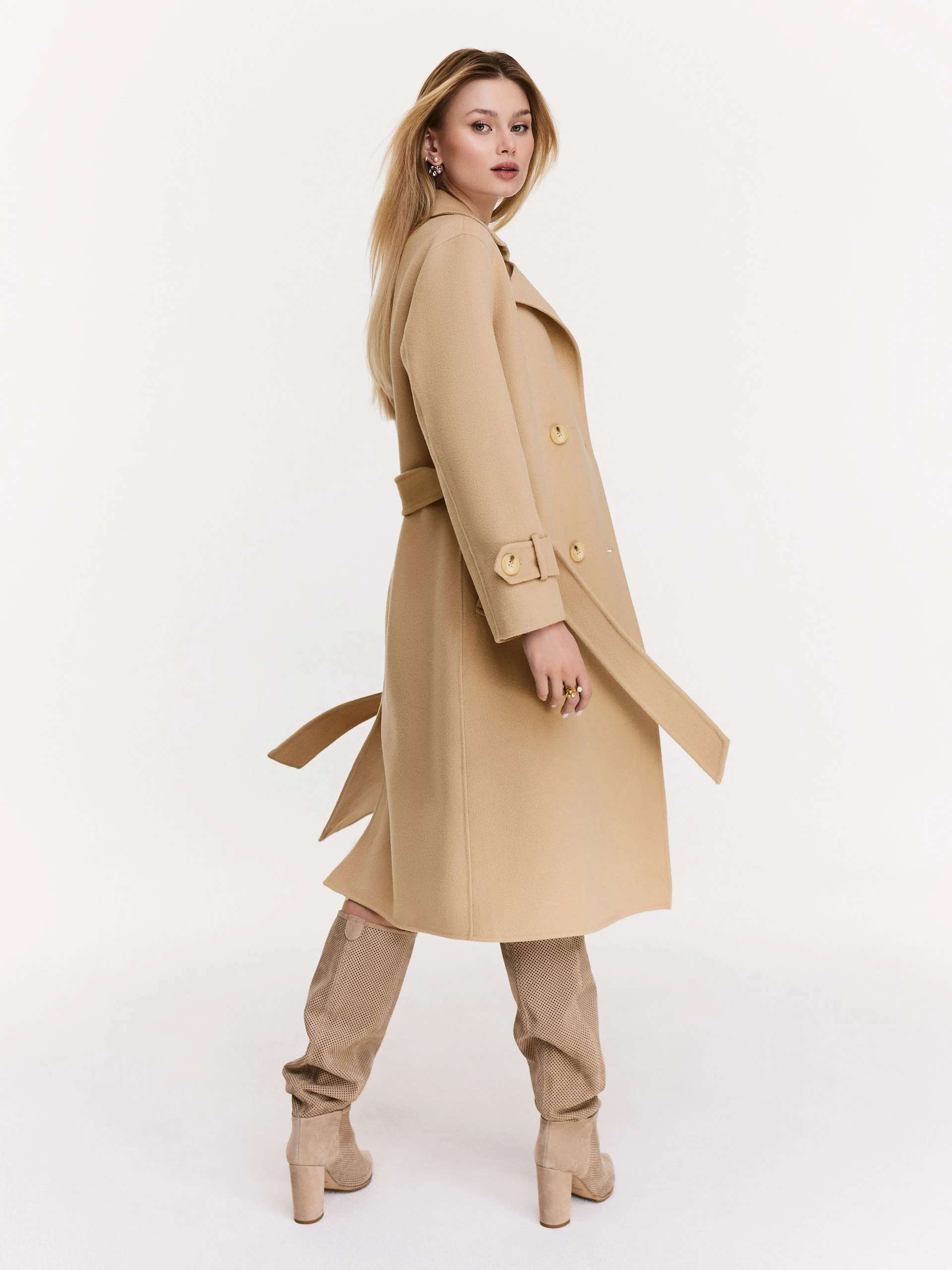 Wool coat with a trench cut