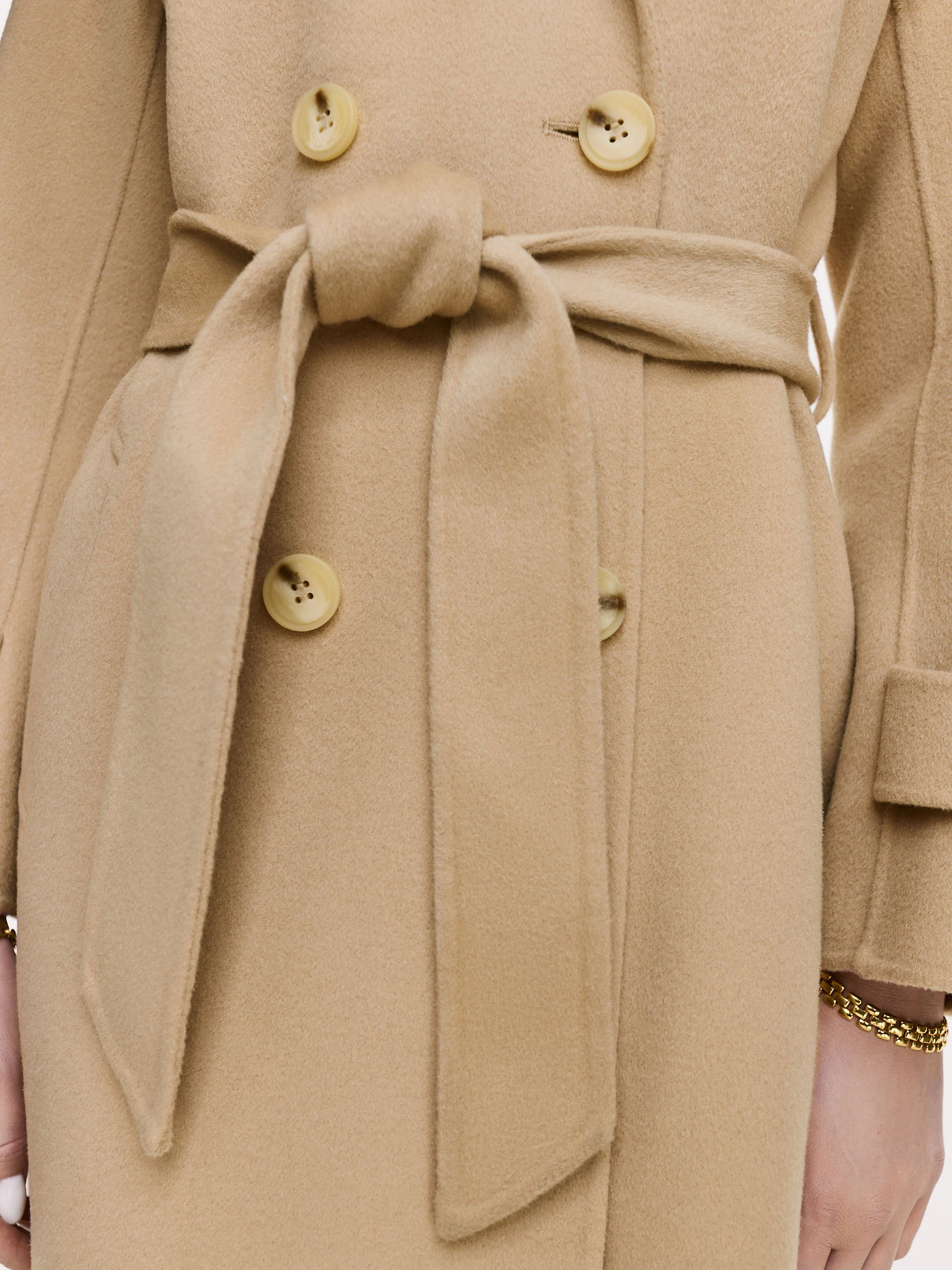 Wool coat with a trench cut