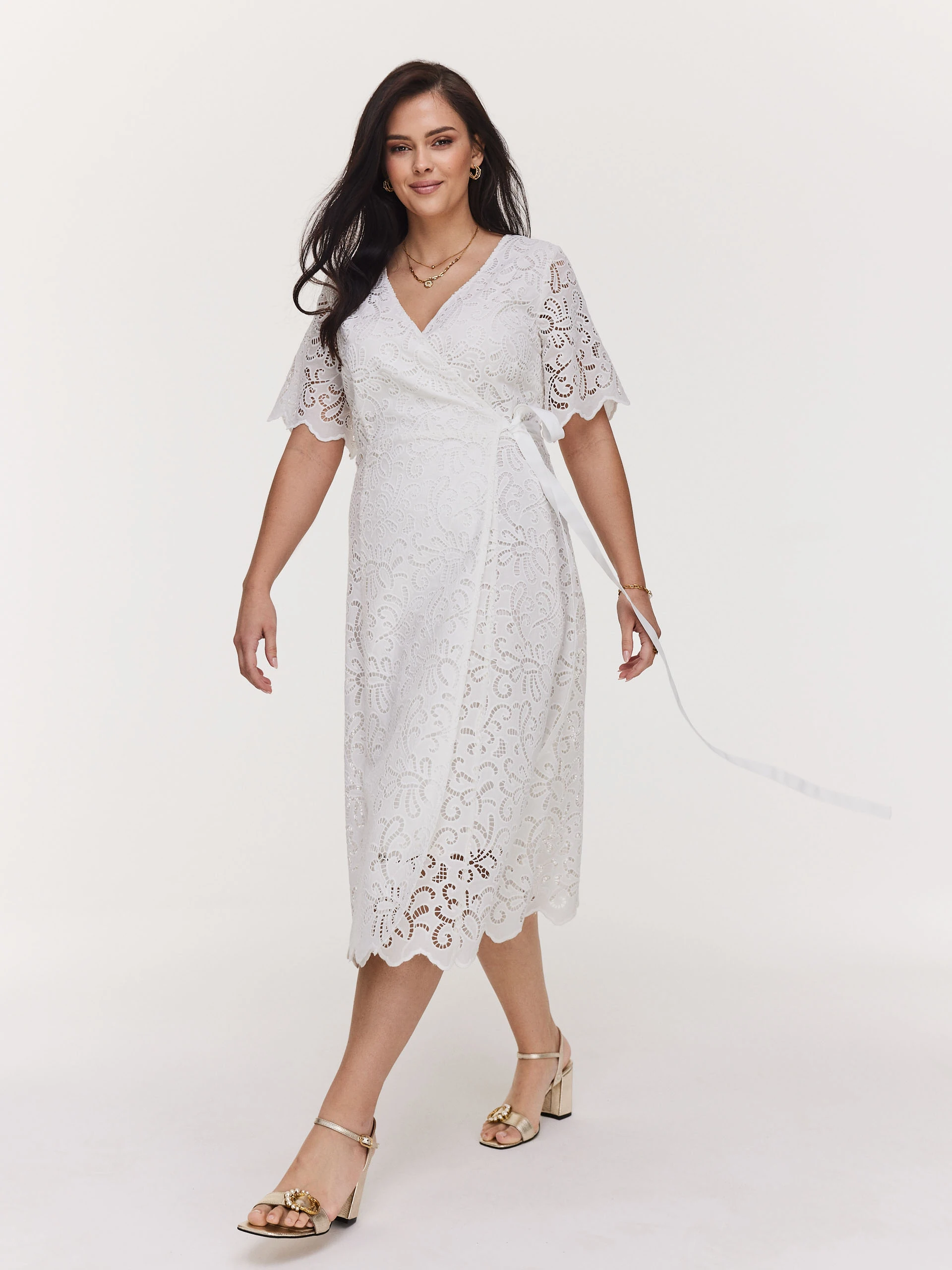 White patterned dress with waist belt