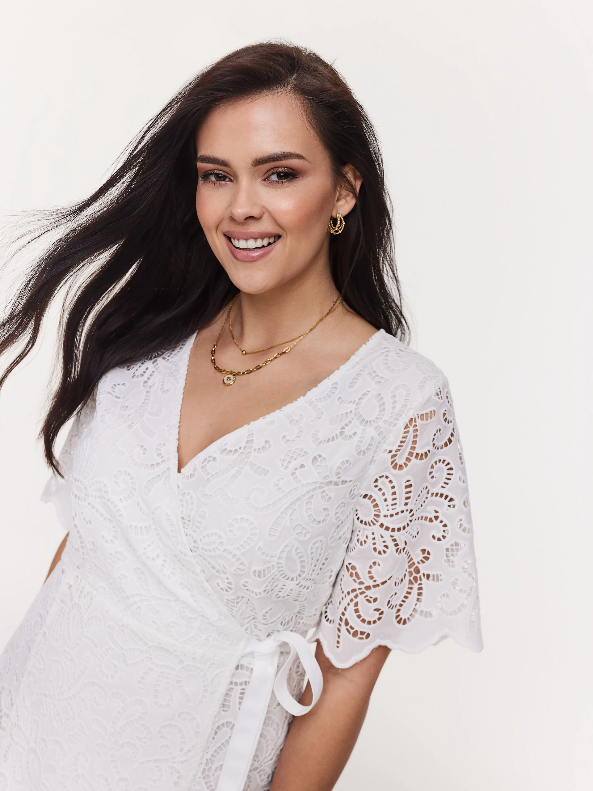 White patterned dress with waist belt