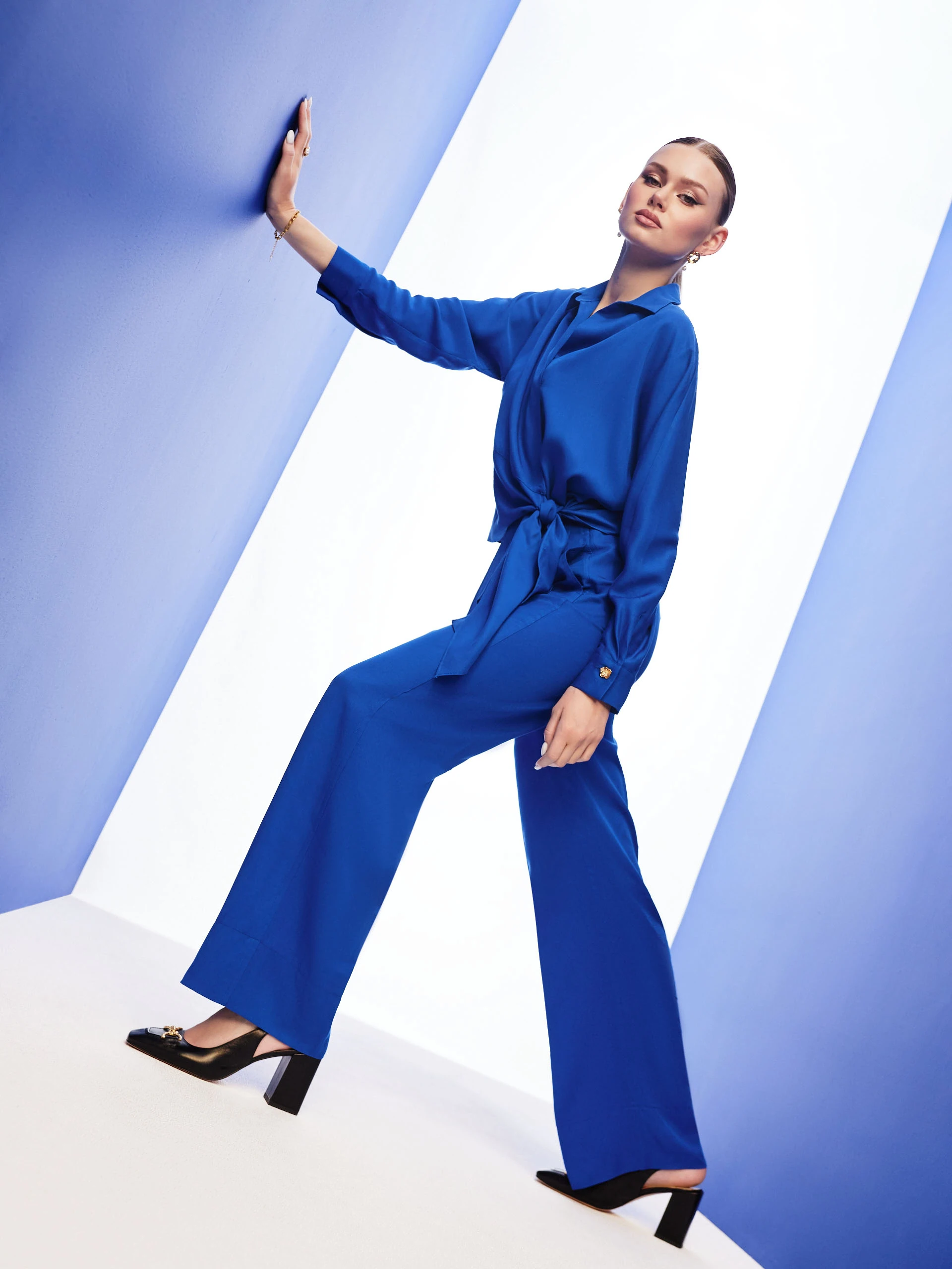 Cobalt pants with wide legs