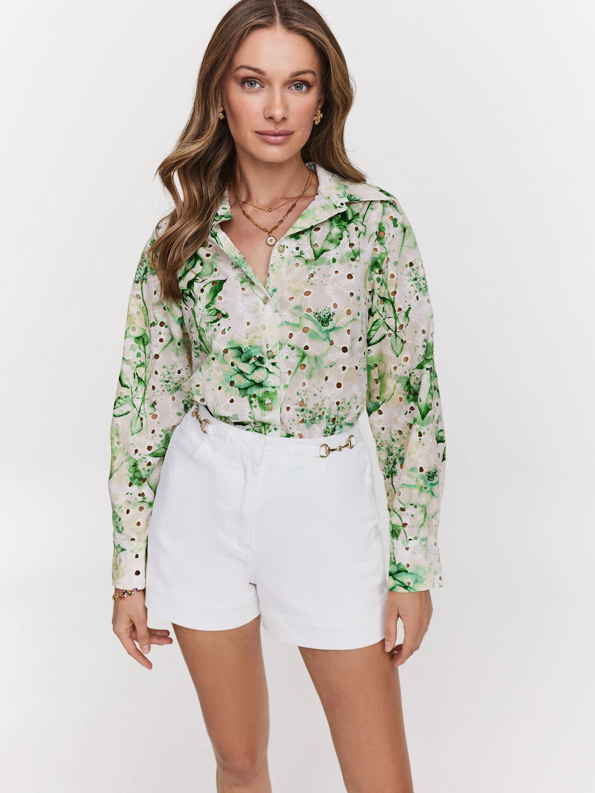 White short shorts with decorations